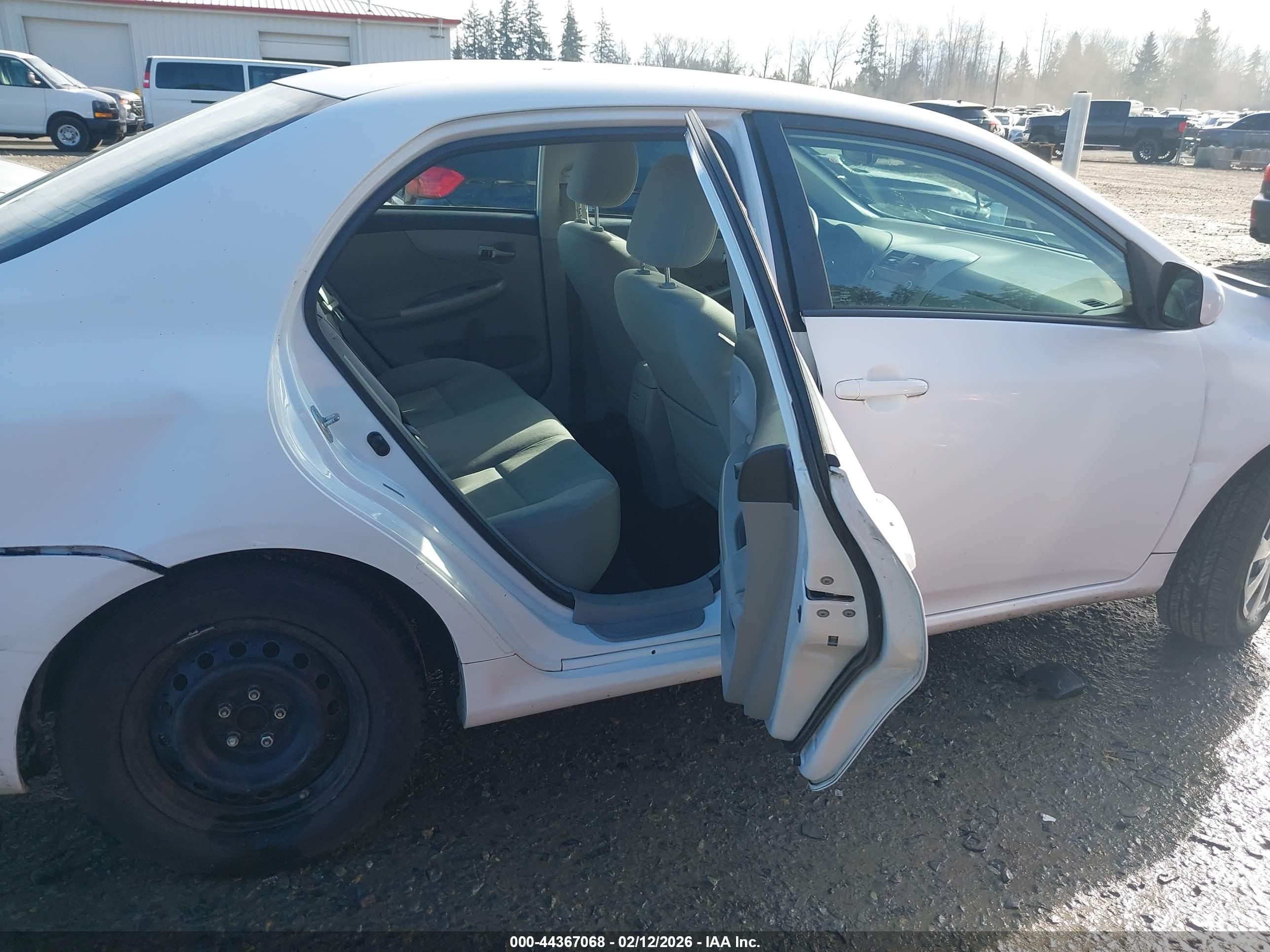 TOYOTA COROLLA image 8