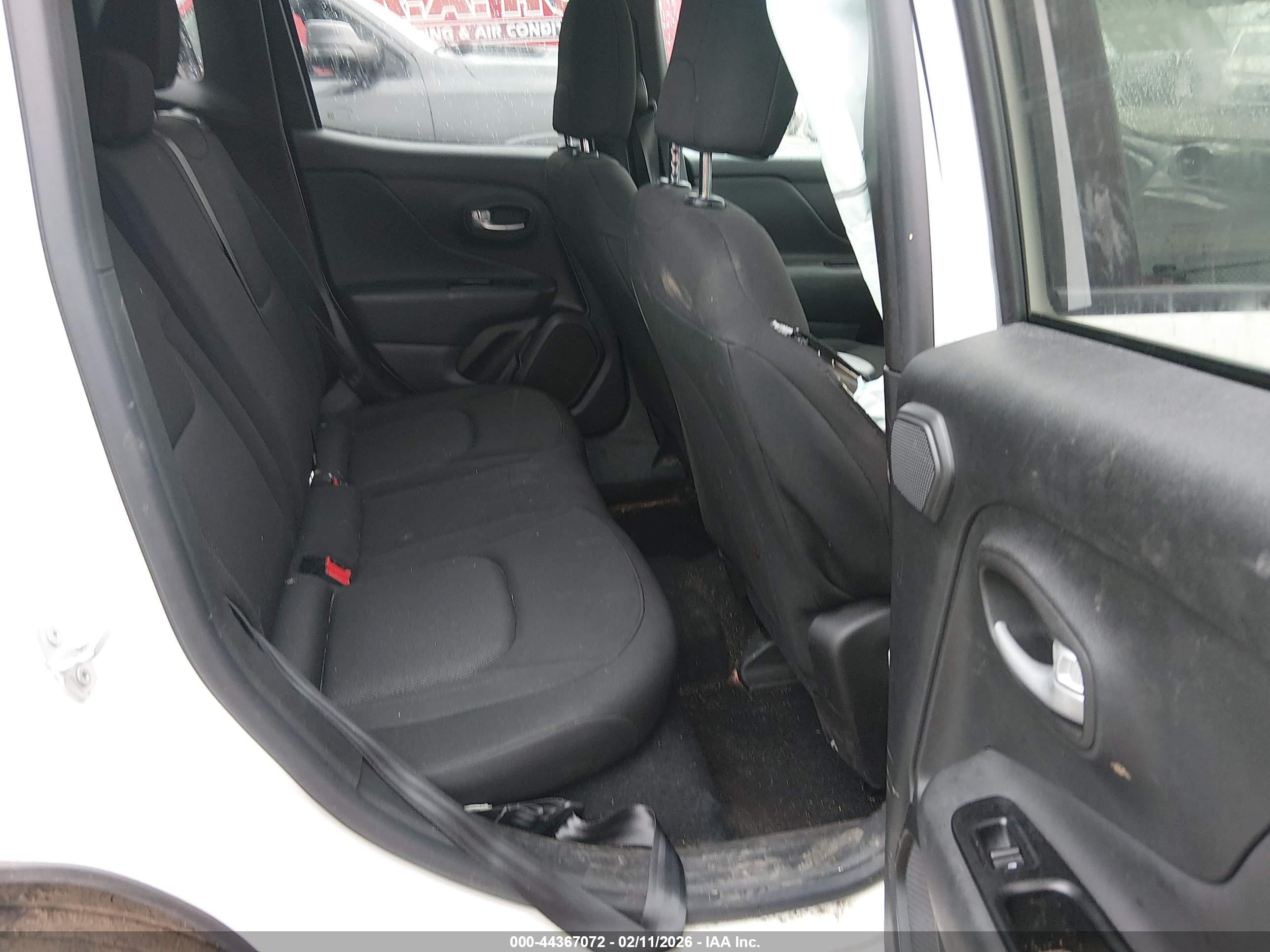JEEP RENEGADE image 8
