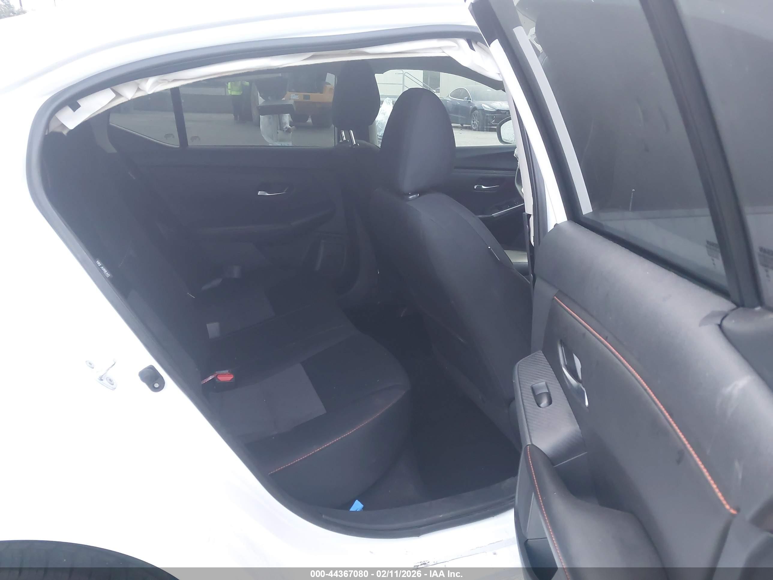 NISSAN SENTRA image 8