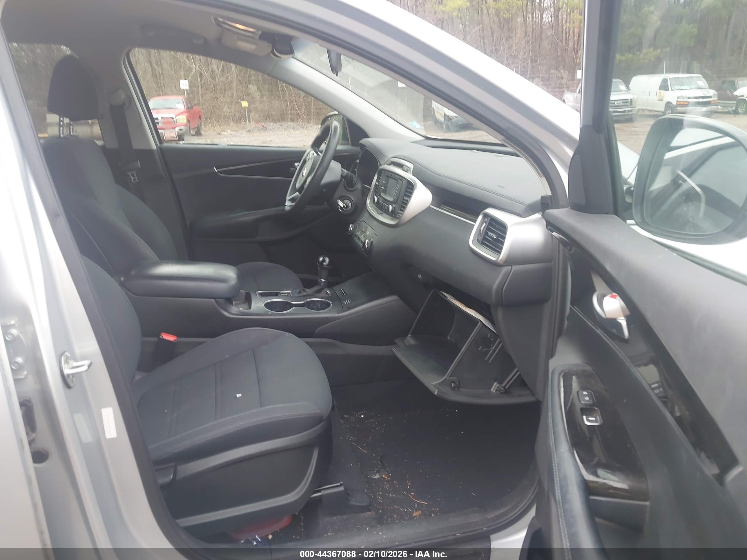 KIA SORENTO image 5