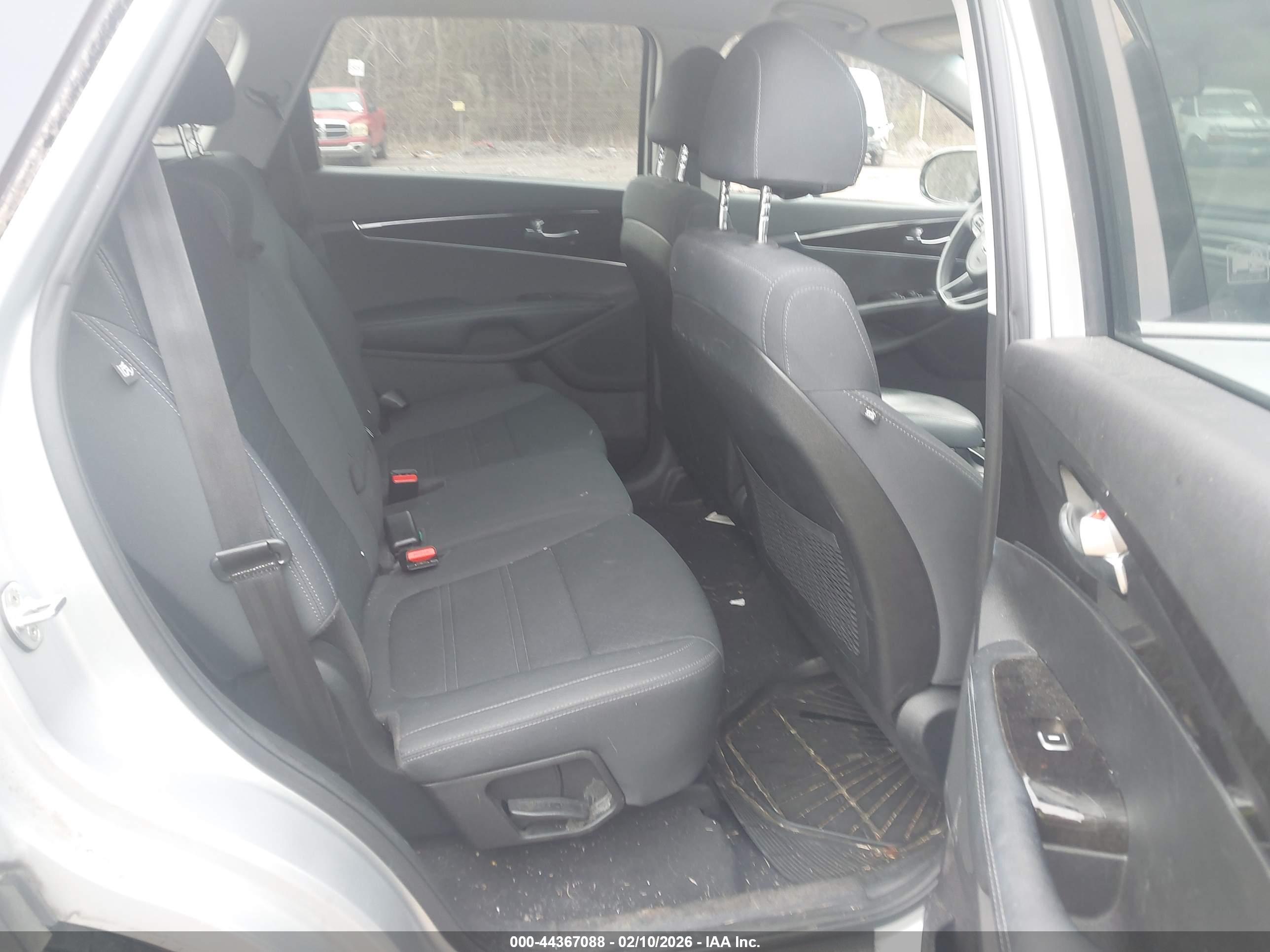 KIA SORENTO image 8