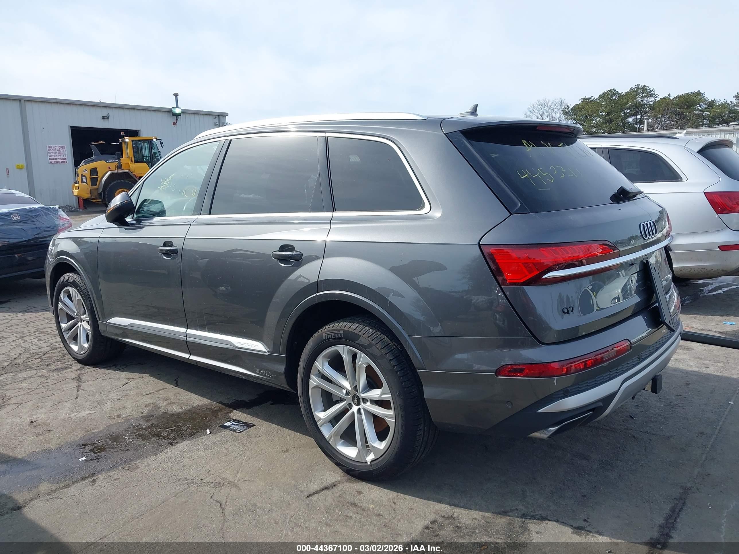 AUDI Q7 image 3
