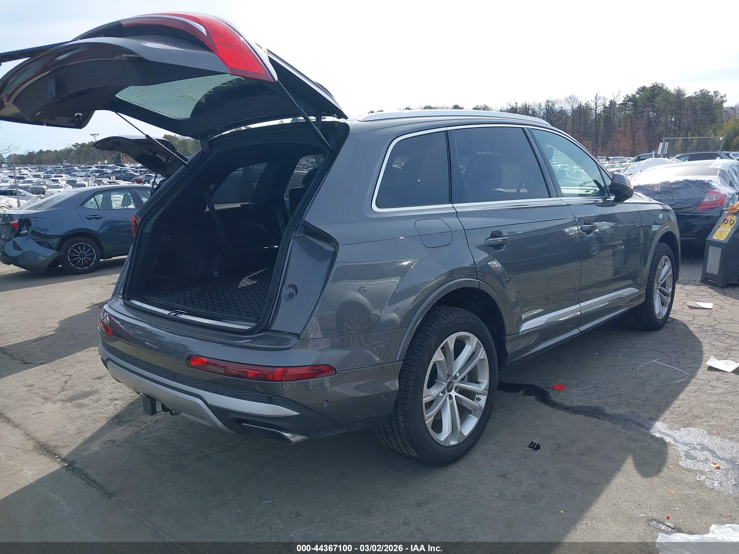 AUDI Q7 image 4