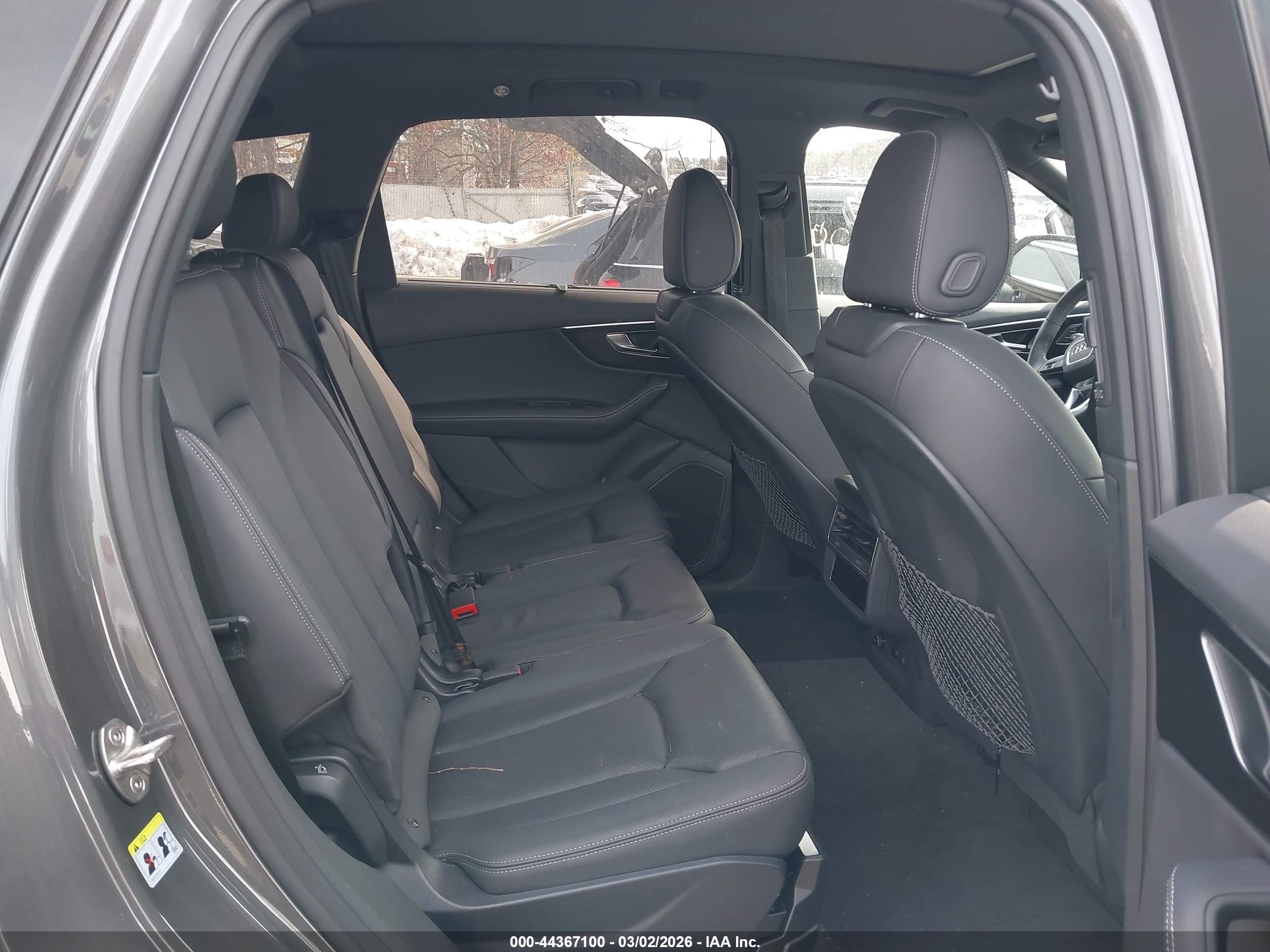 AUDI Q7 image 8