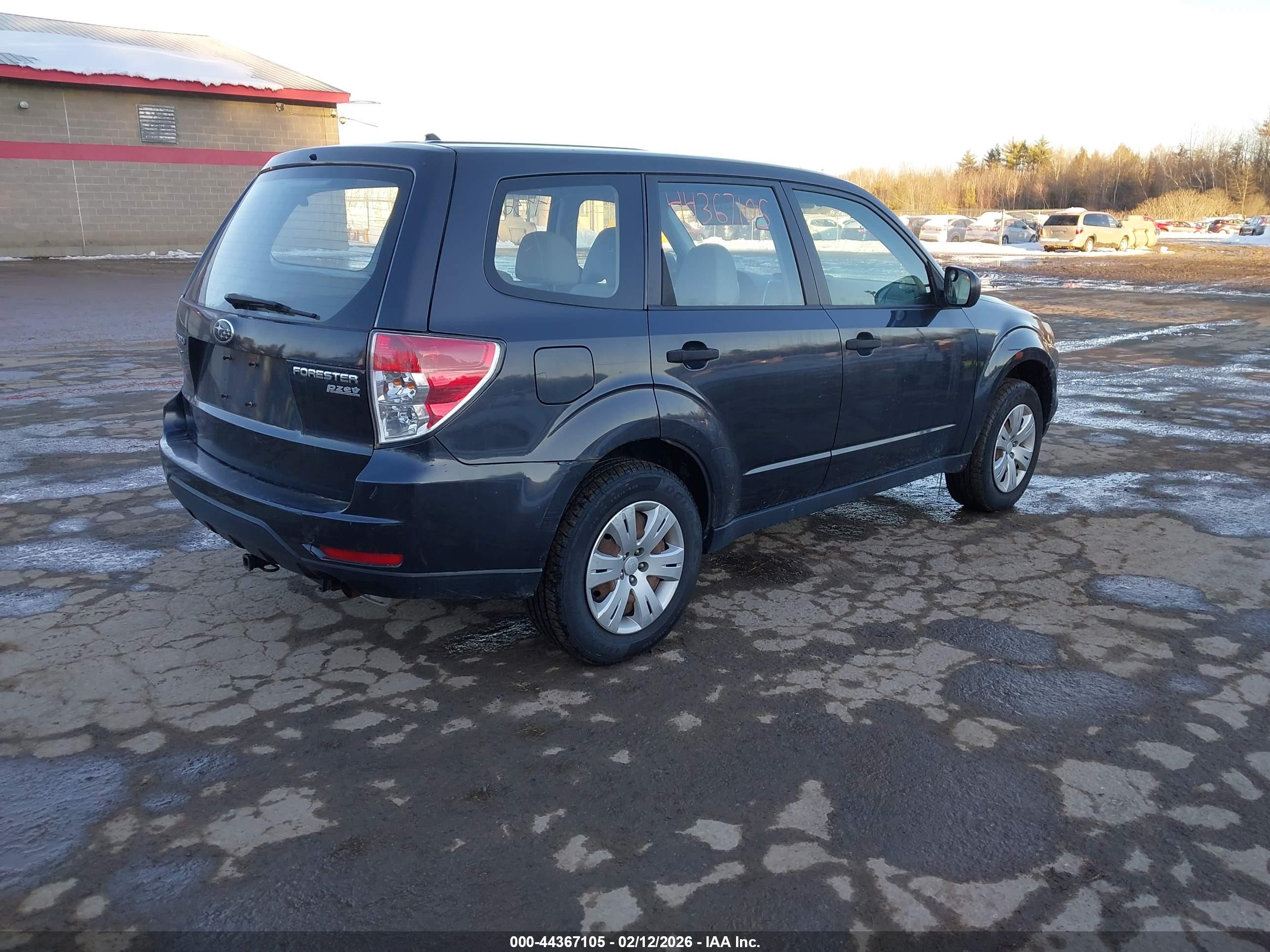 SUBARU FORESTER image 4