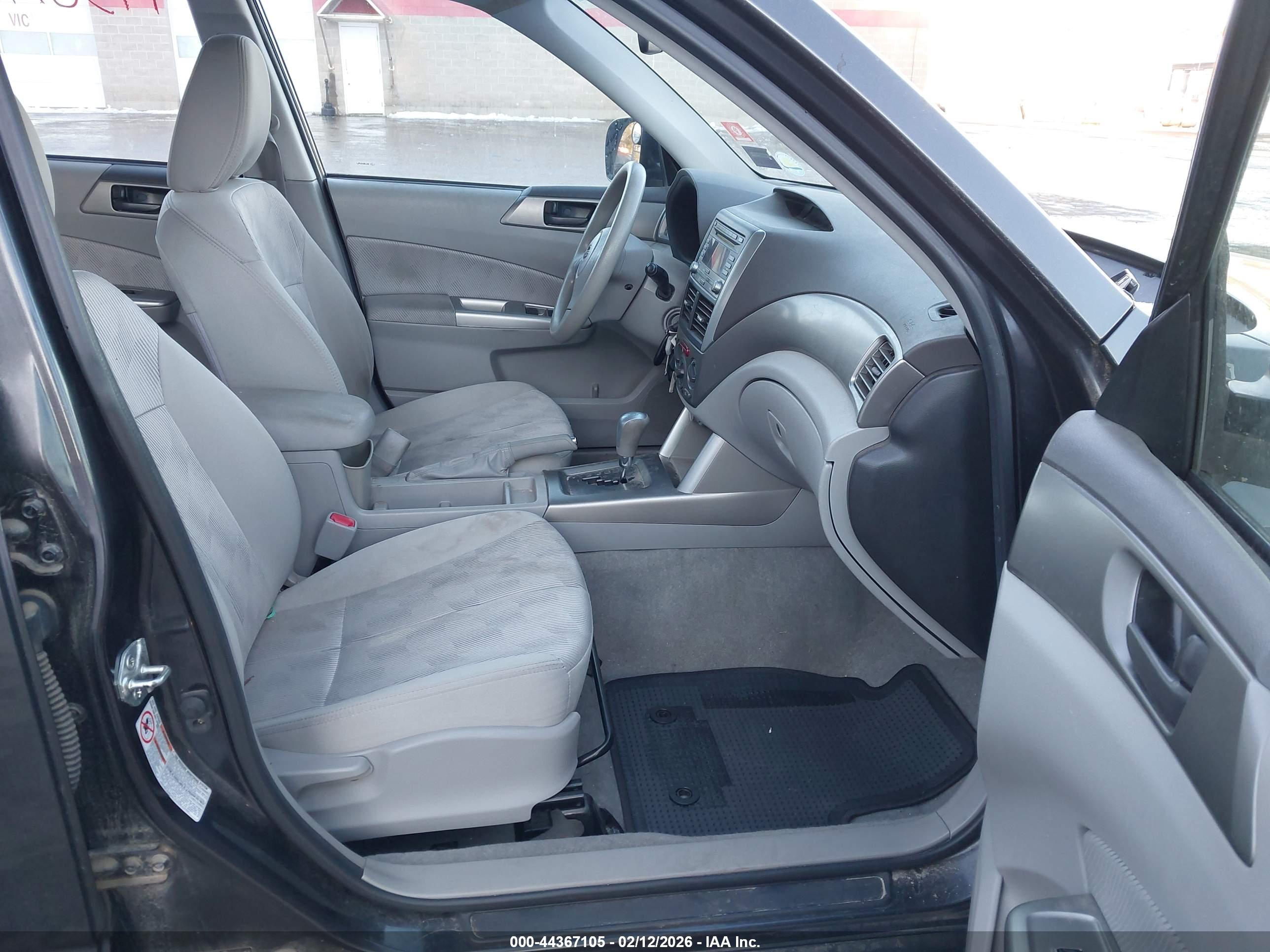 SUBARU FORESTER image 5