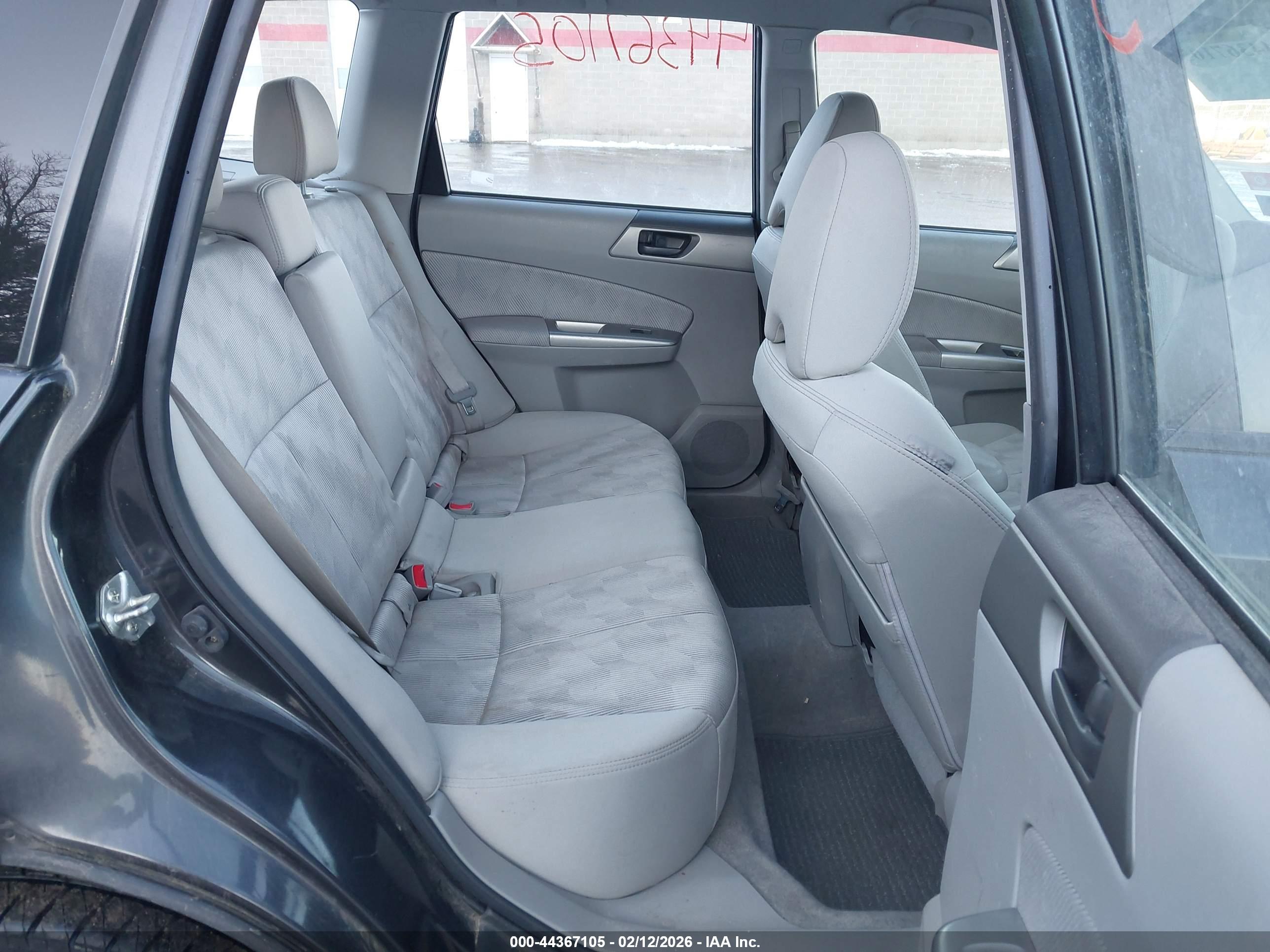 SUBARU FORESTER image 8