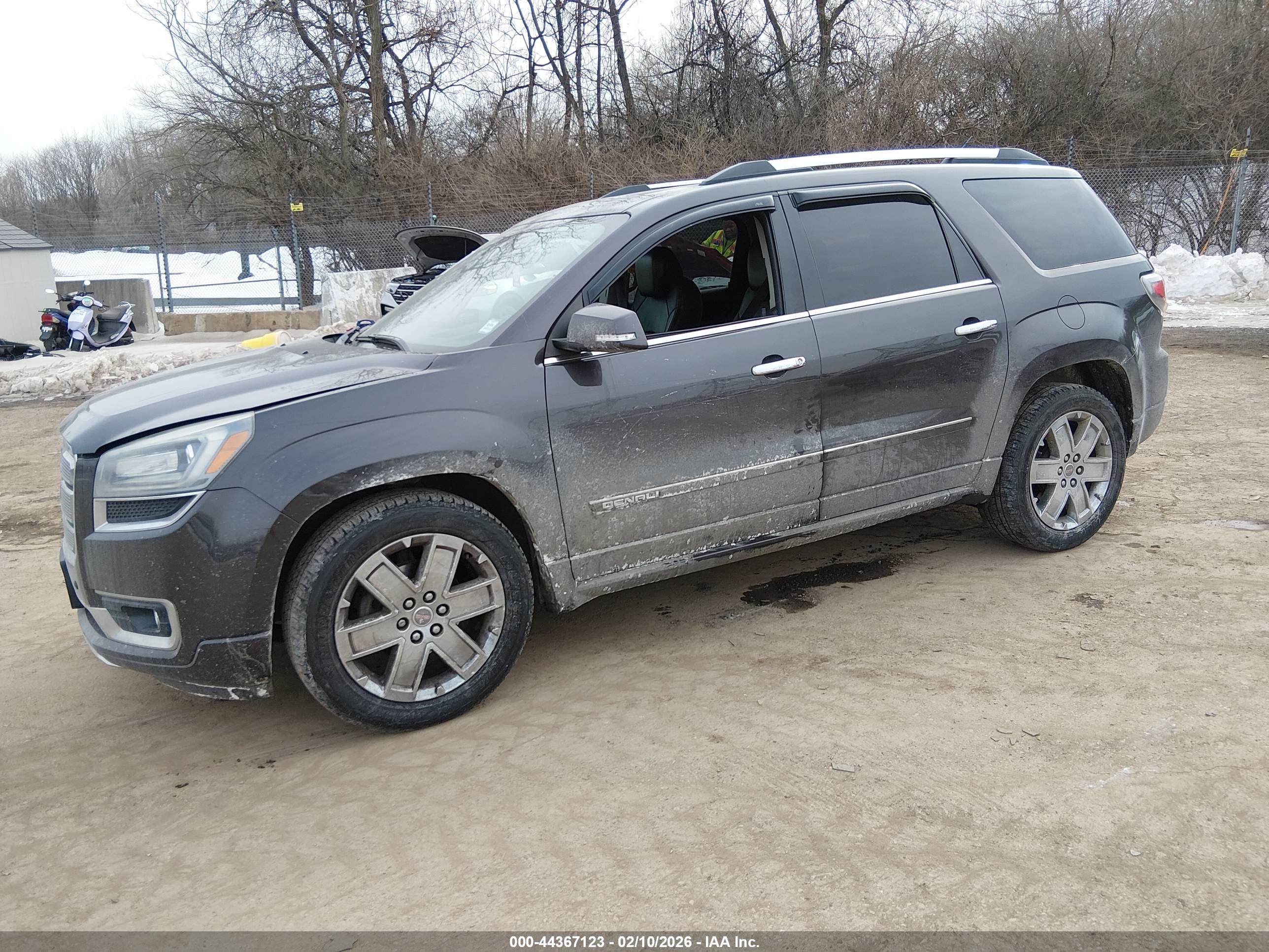 GMC ACADIA image 2
