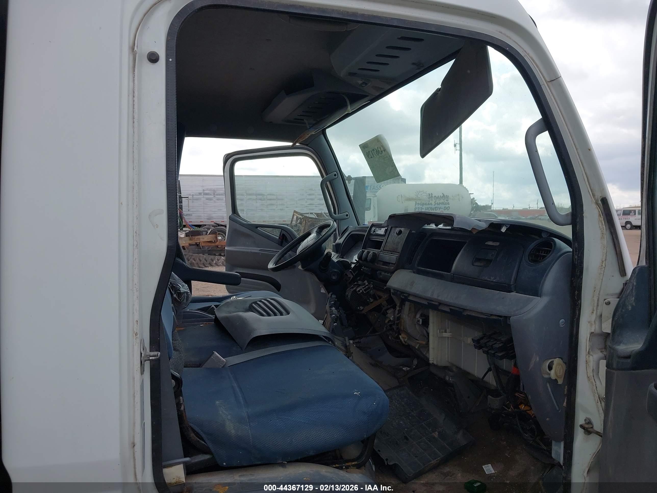 MITSUBISHI FUSO image 8