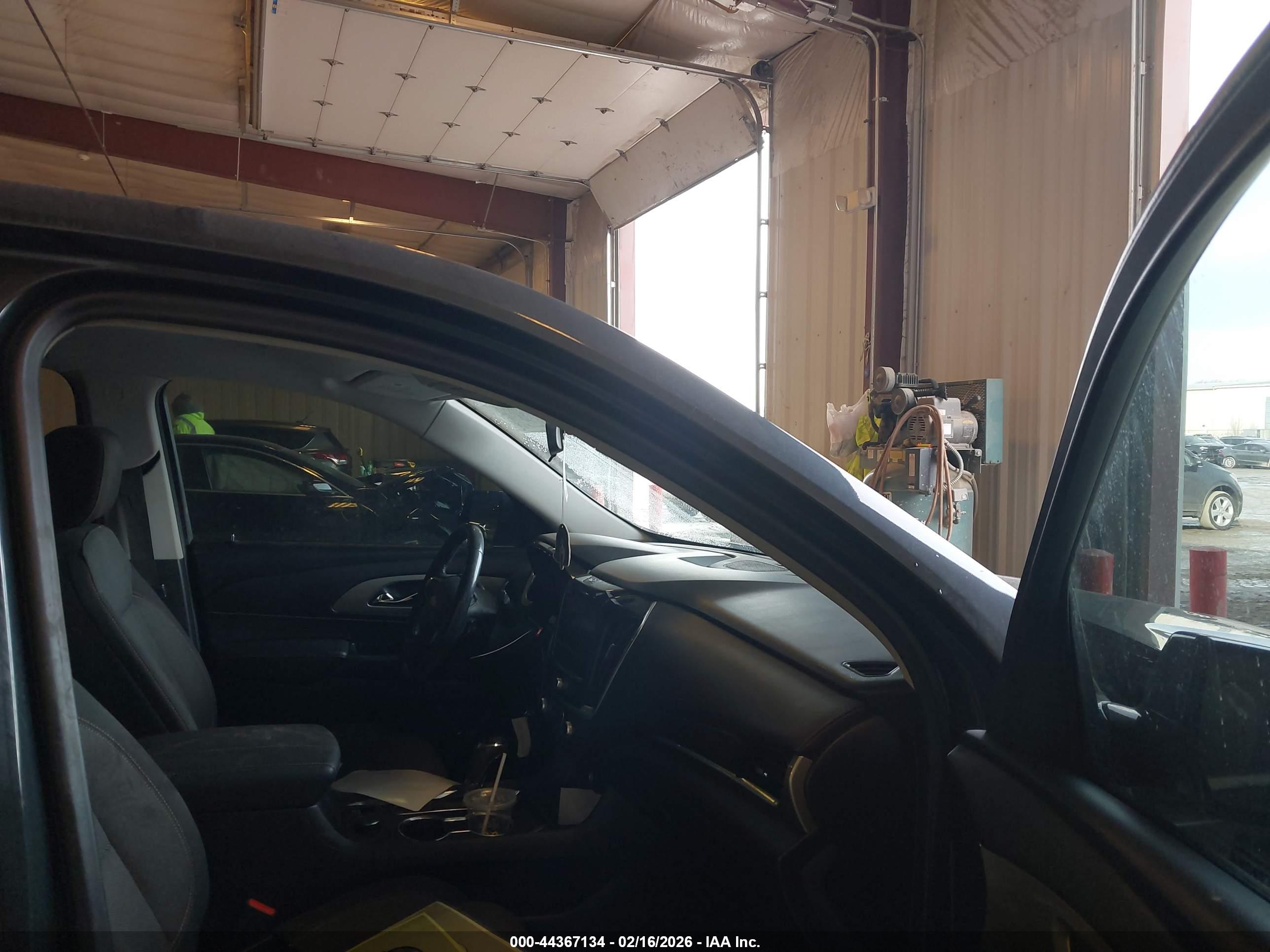 CHEVROLET TRAVERSE image 5