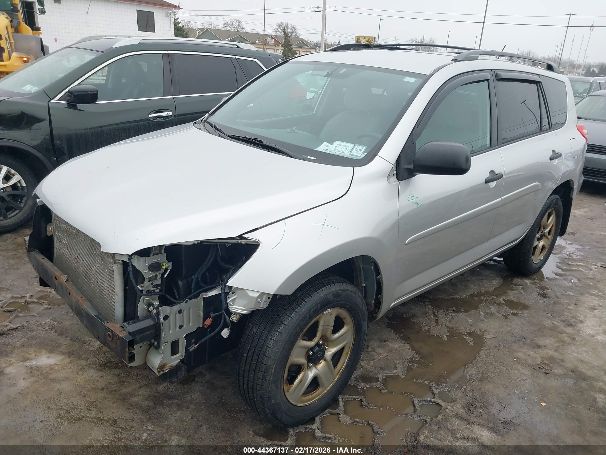 TOYOTA RAV4 image 2