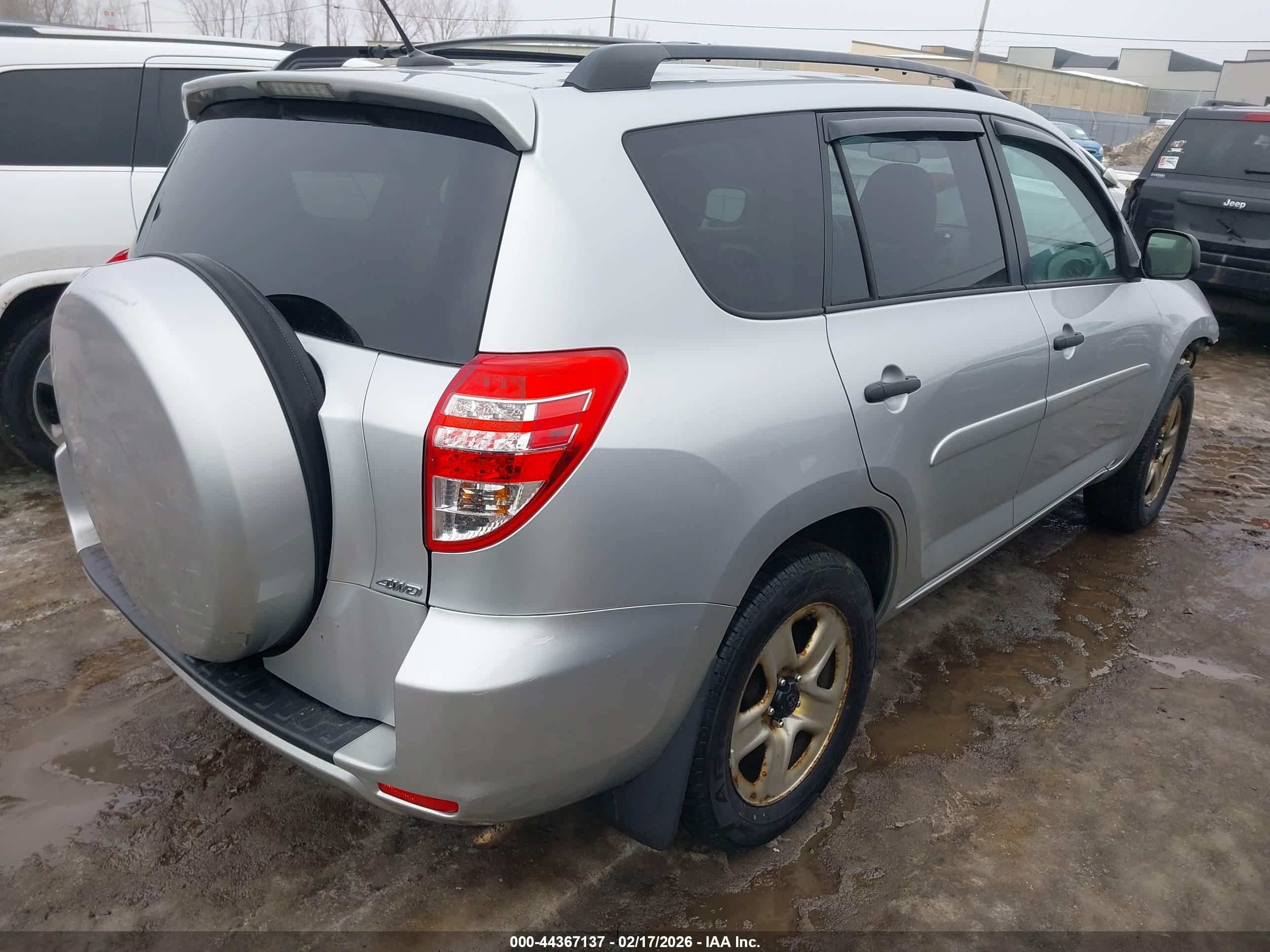 TOYOTA RAV4 image 4