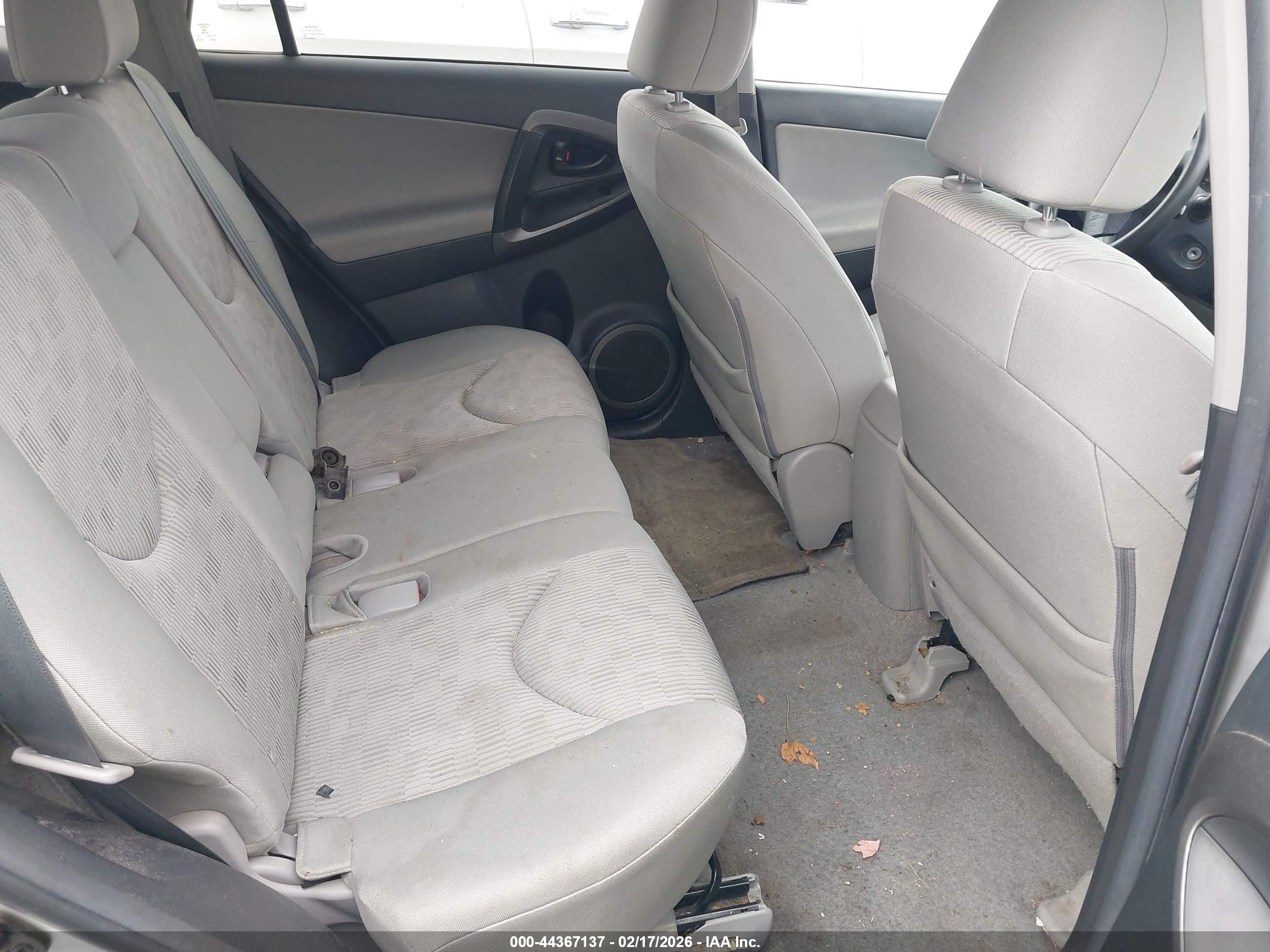 TOYOTA RAV4 image 8