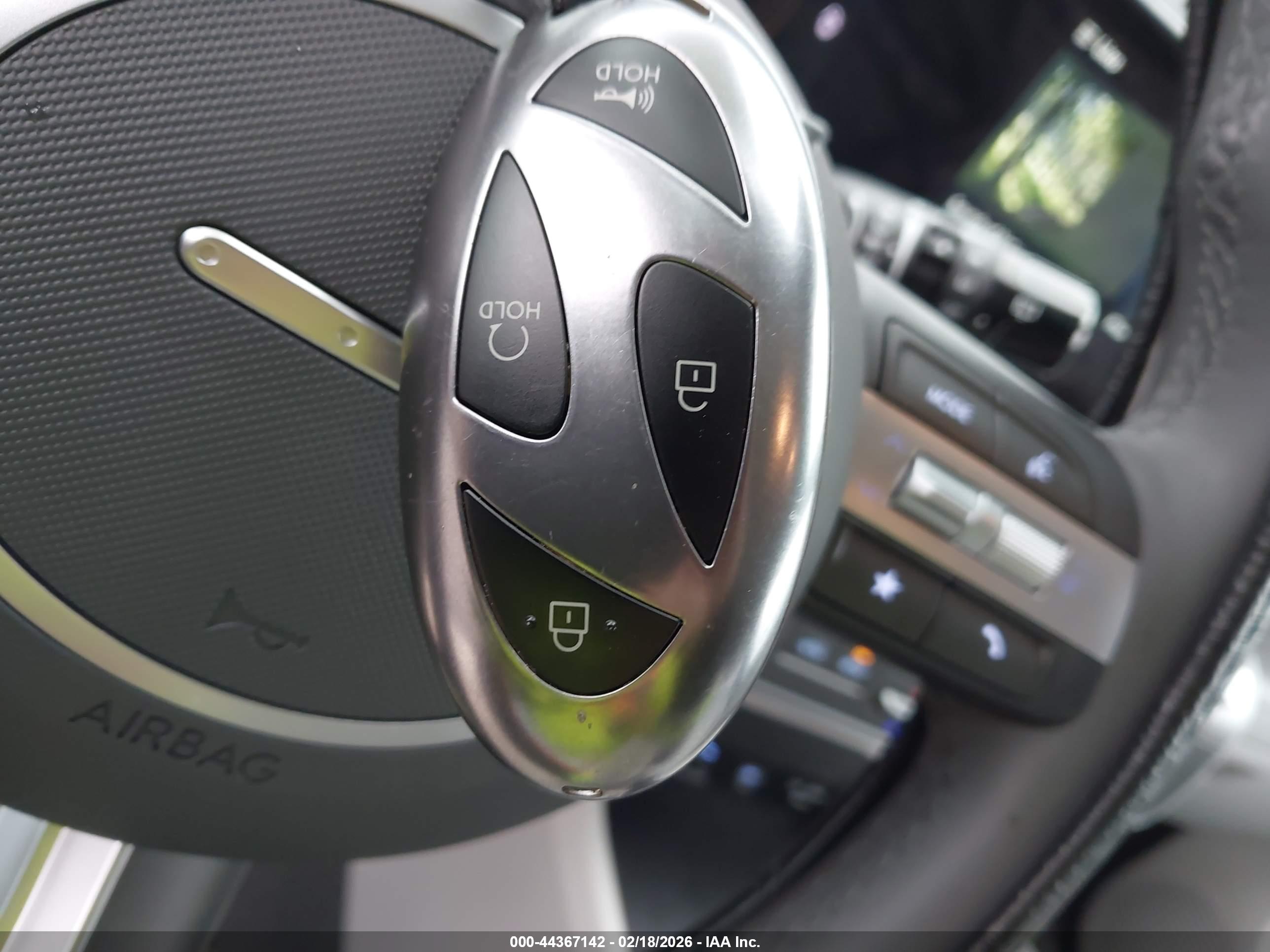 HYUNDAI KONA image 11