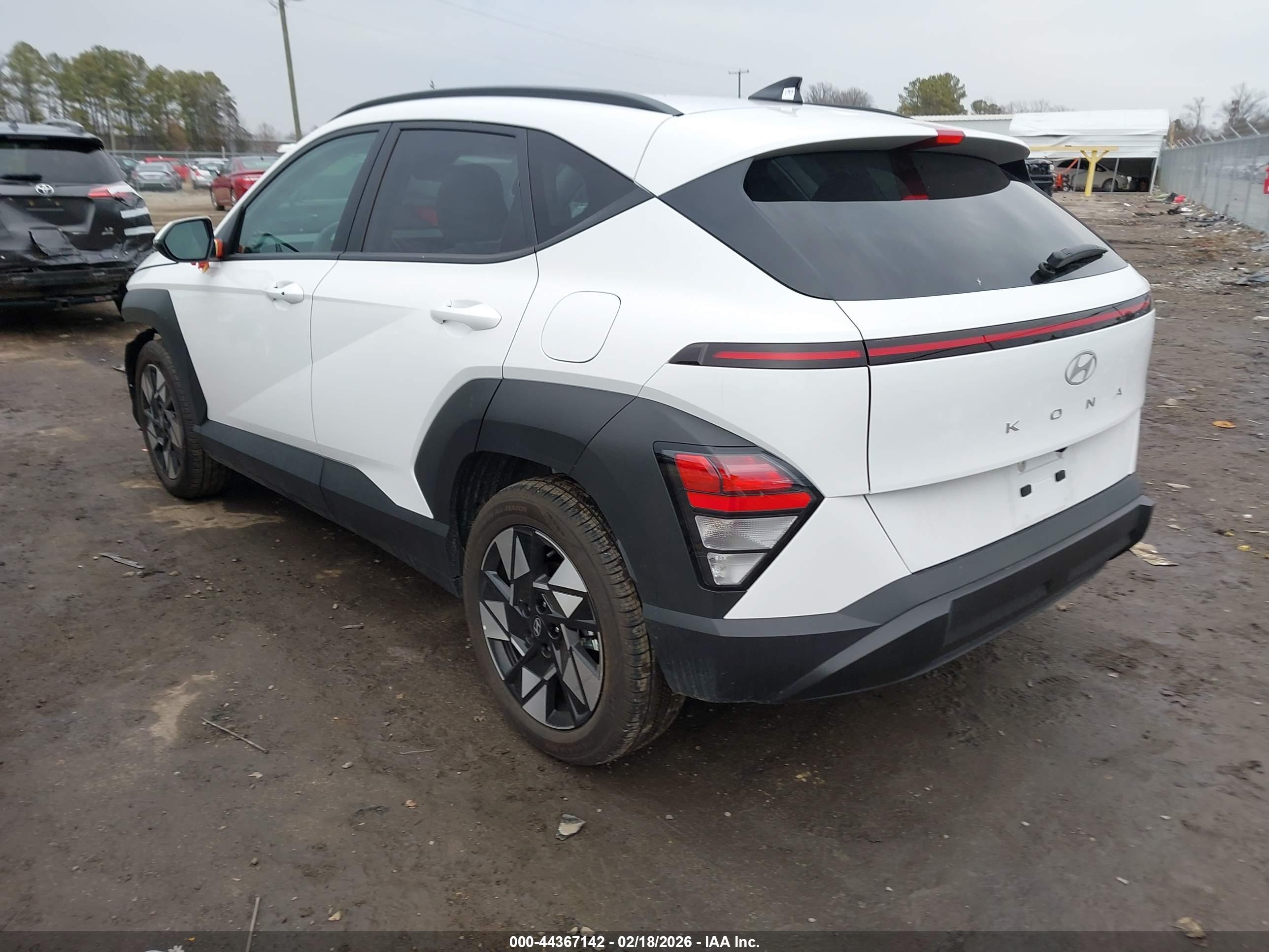 HYUNDAI KONA image 3
