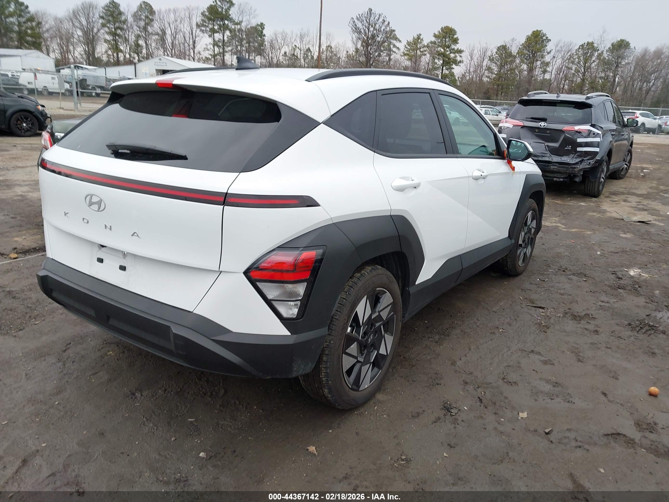 HYUNDAI KONA image 4