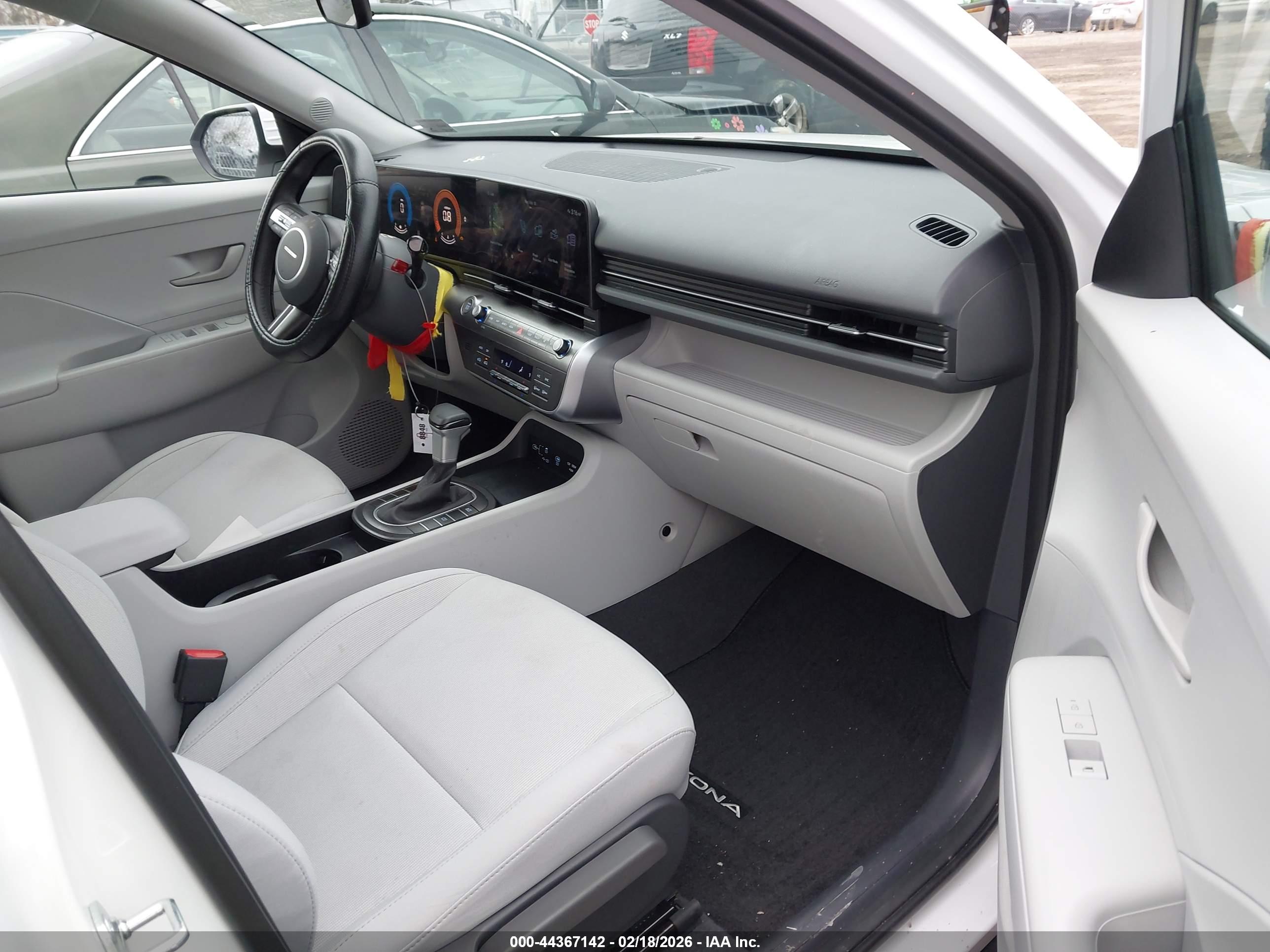HYUNDAI KONA image 5