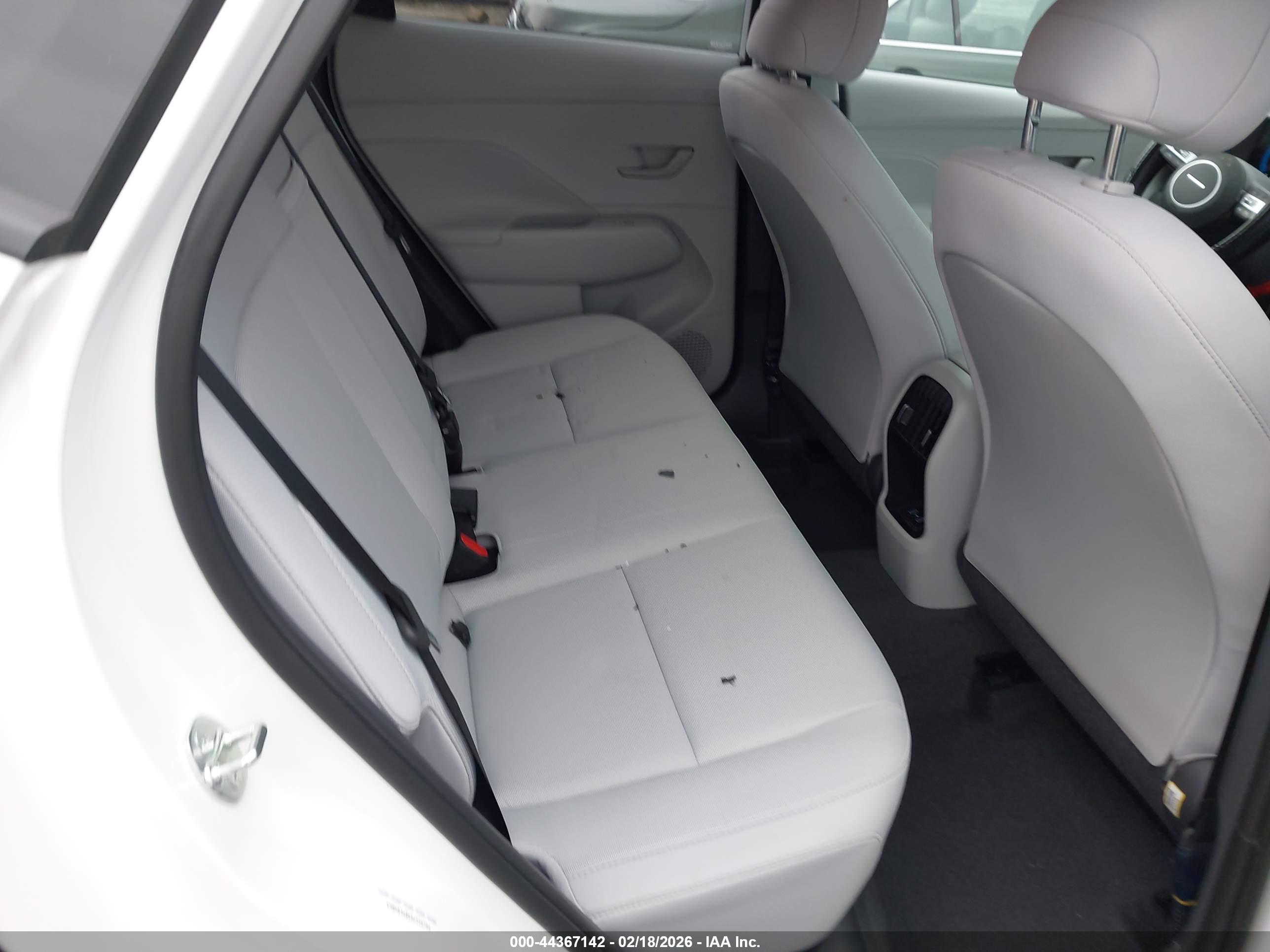 HYUNDAI KONA image 8