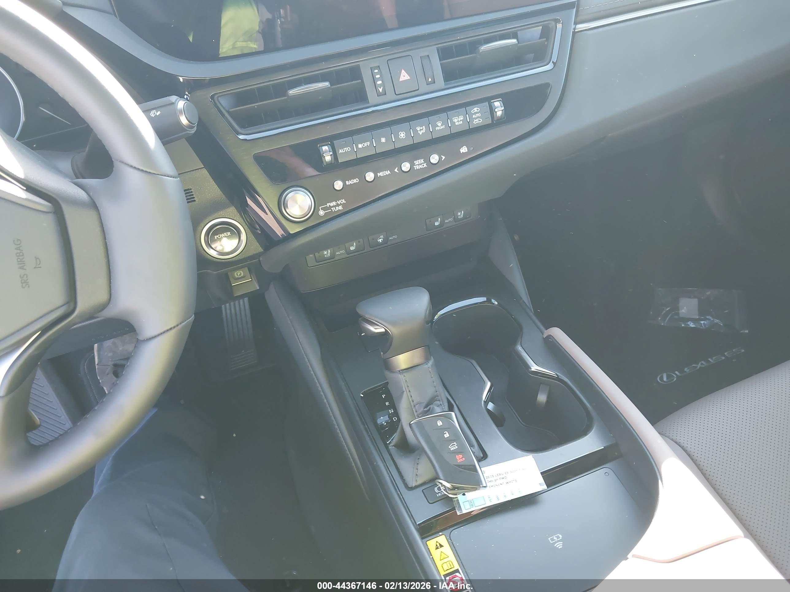LEXUS ES image 11