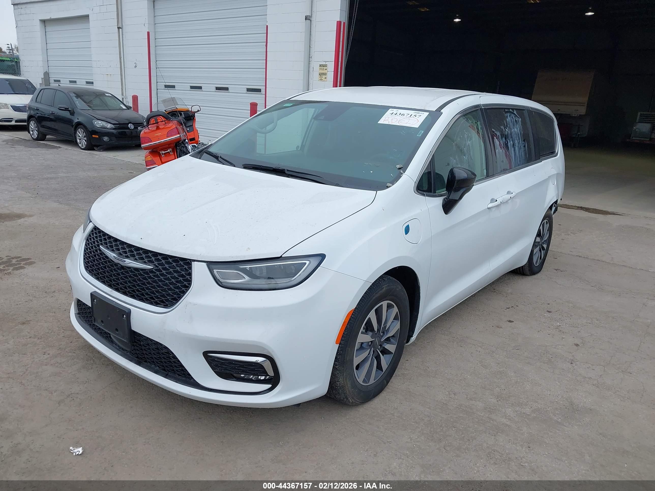 CHRYSLER PACIFICA image 2