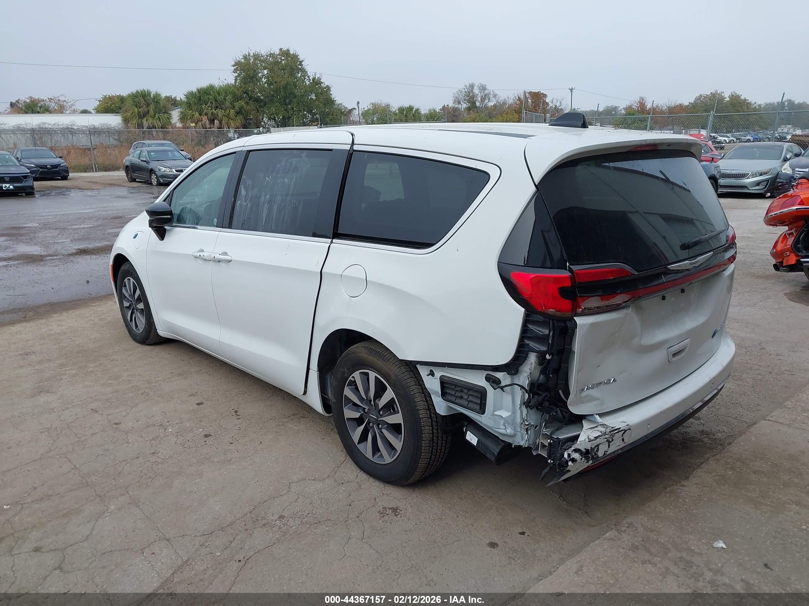 CHRYSLER PACIFICA image 3