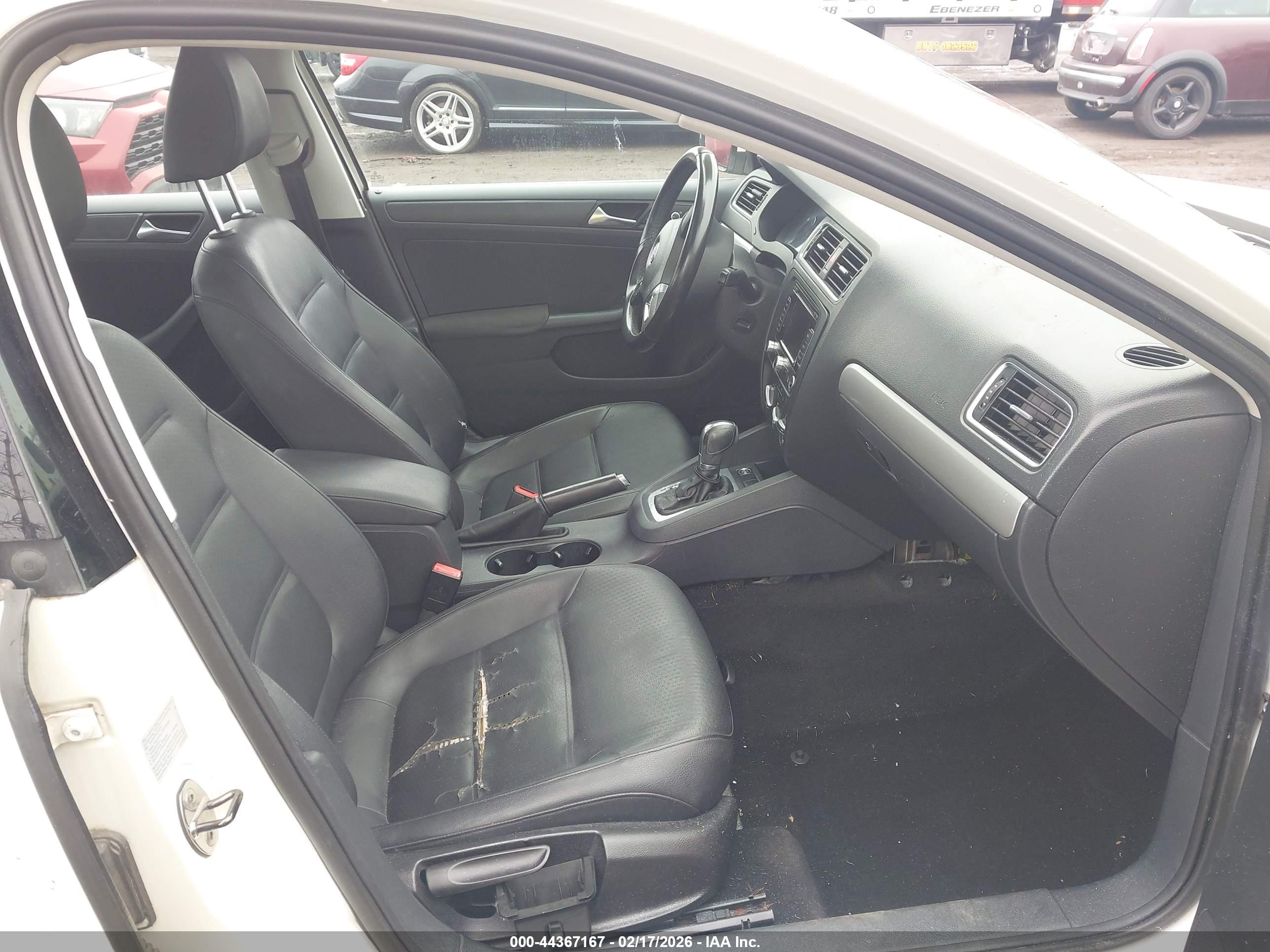 VOLKSWAGEN JETTA image 5