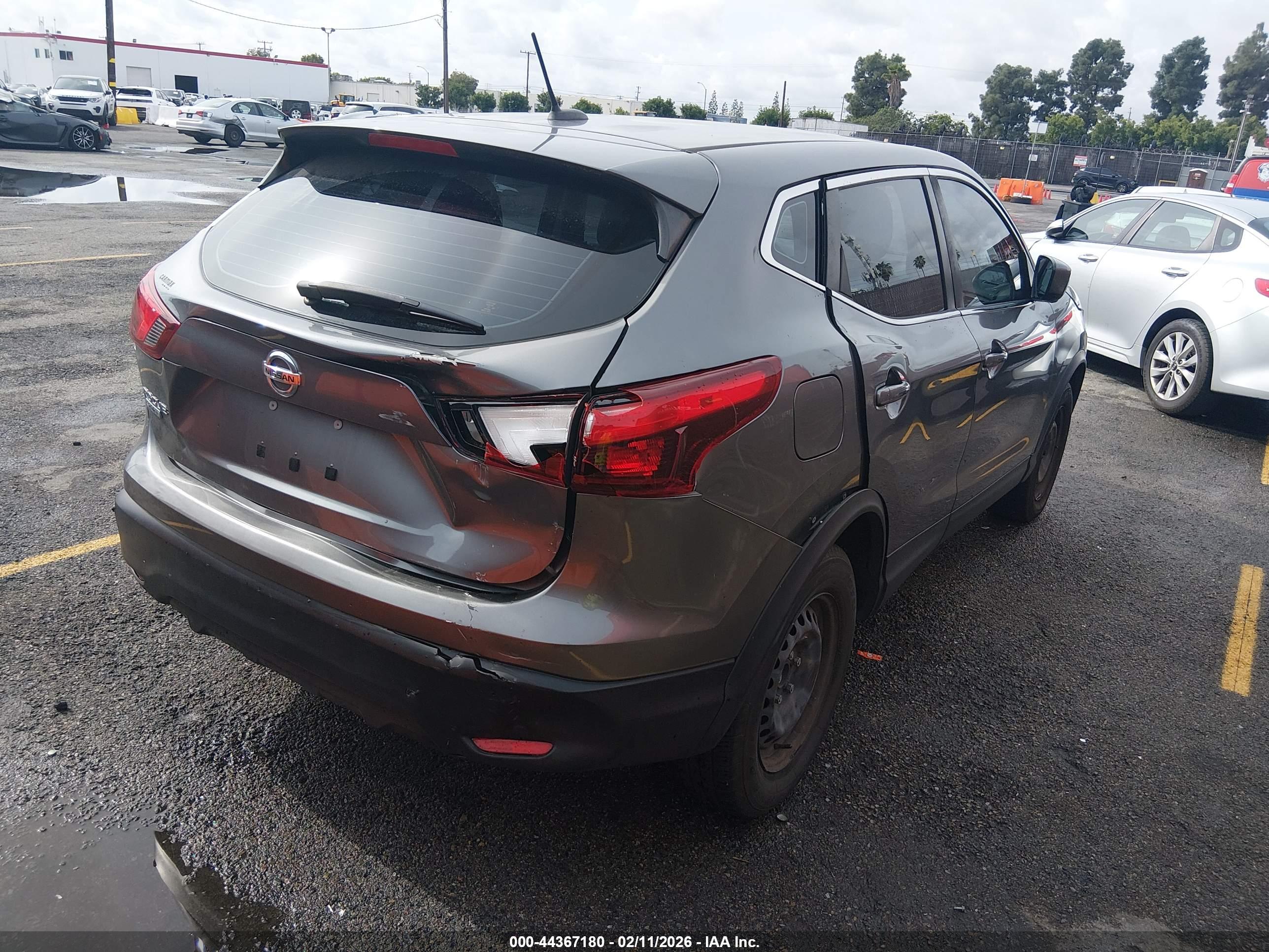 NISSAN ROGUE image 4