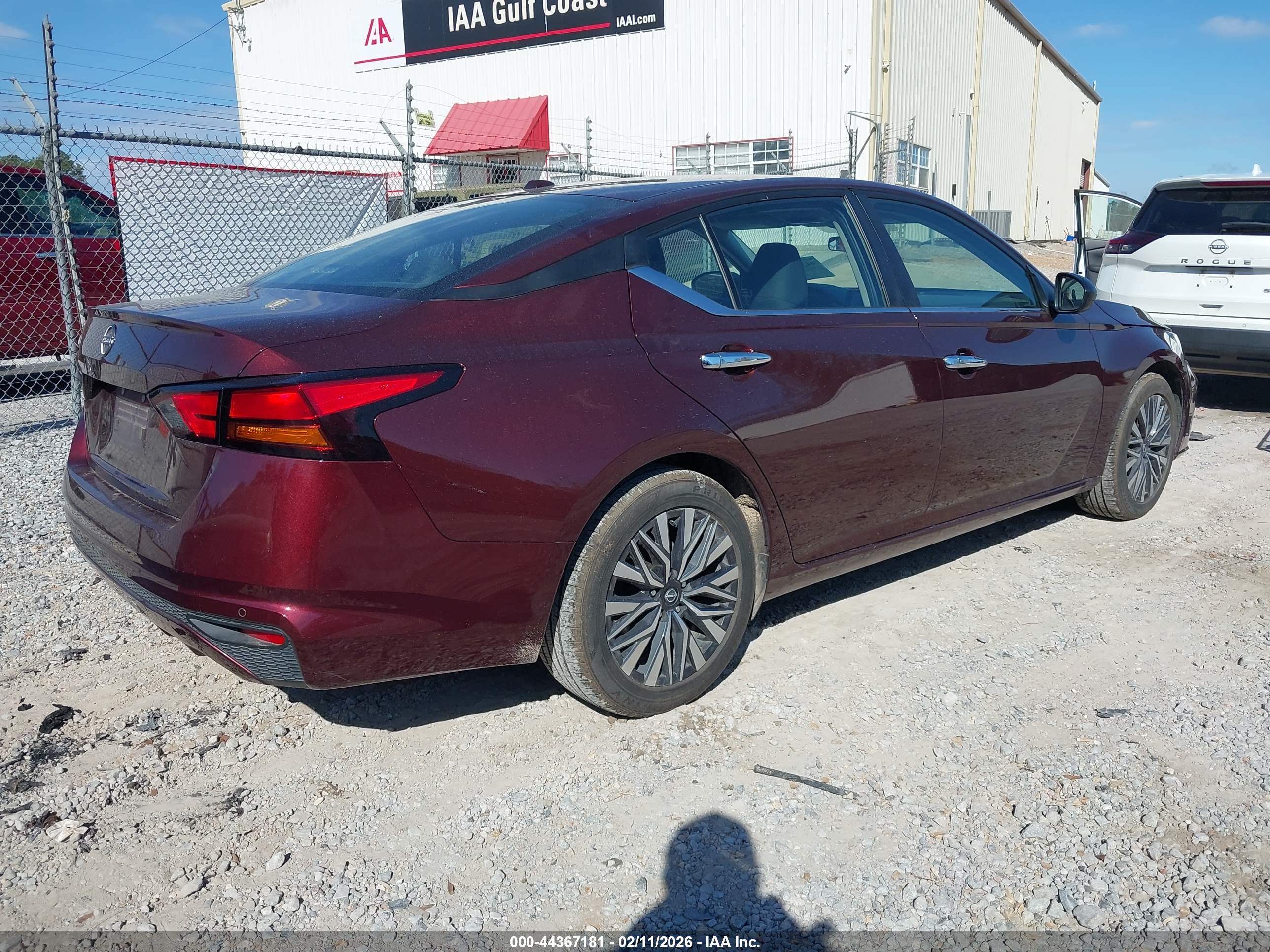 NISSAN ALTIMA image 4
