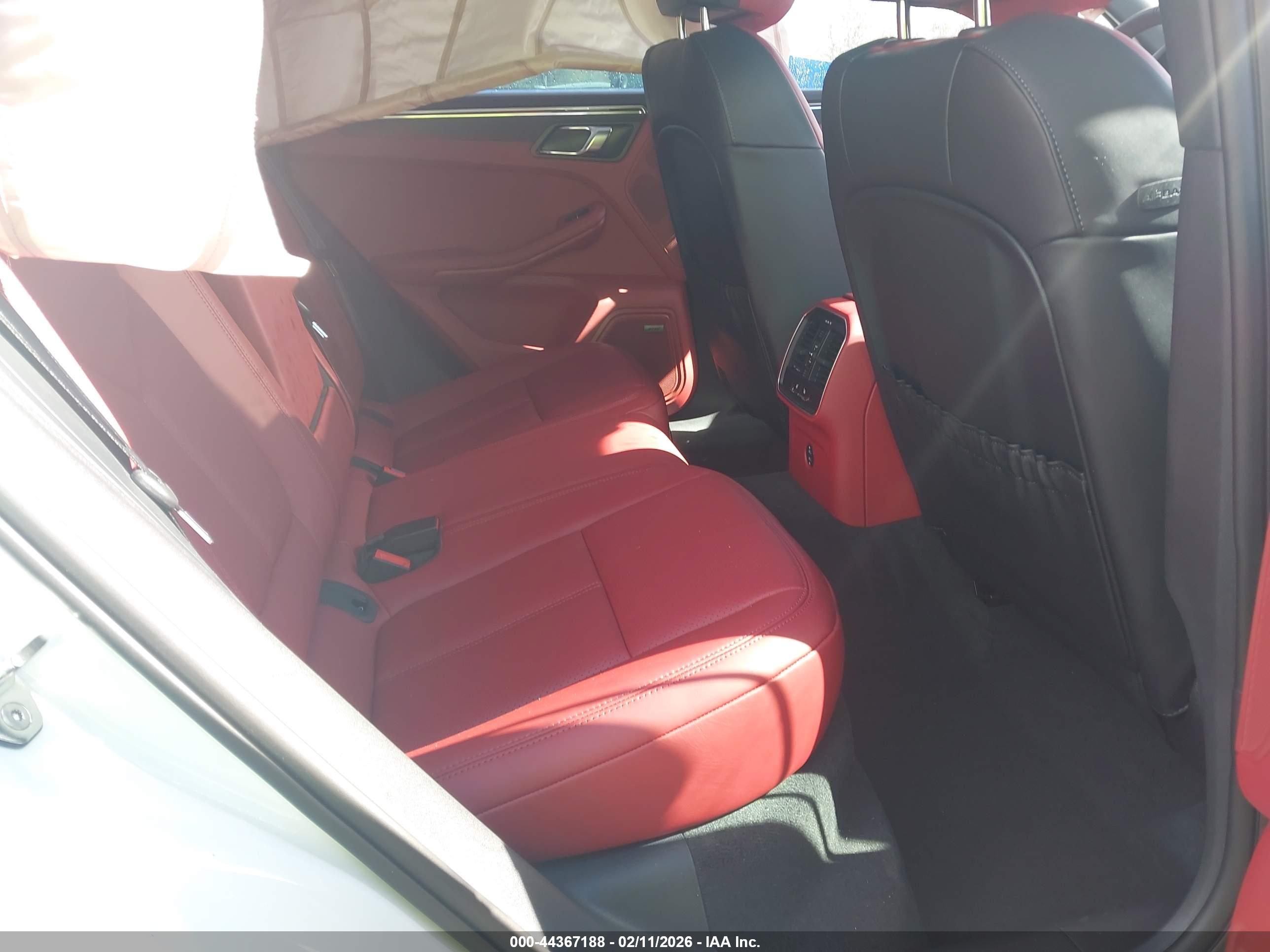 PORSCHE MACAN image 8