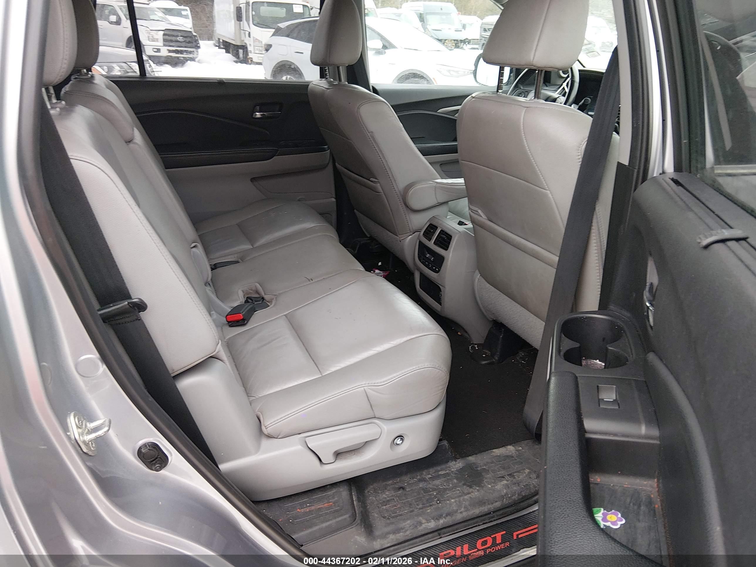 HONDA PILOT image 8