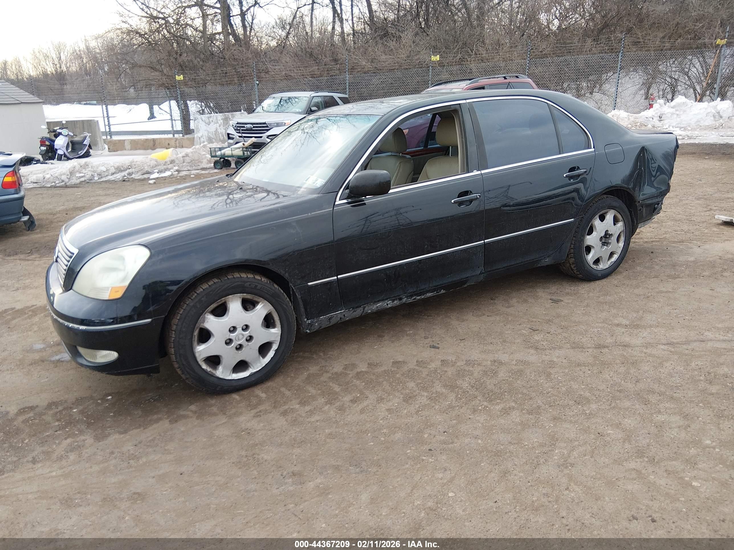 LEXUS LS image 2