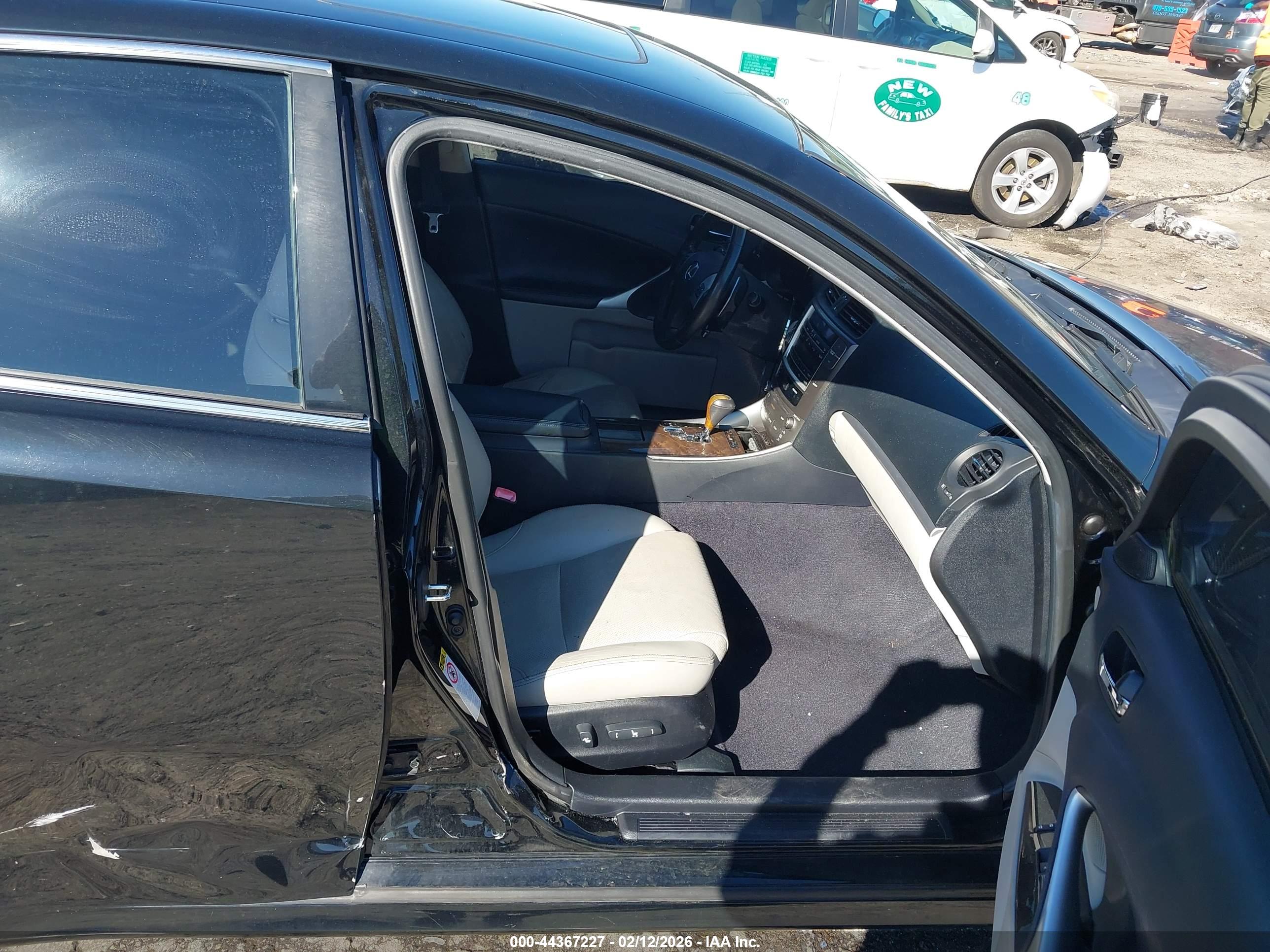 LEXUS IS image 5