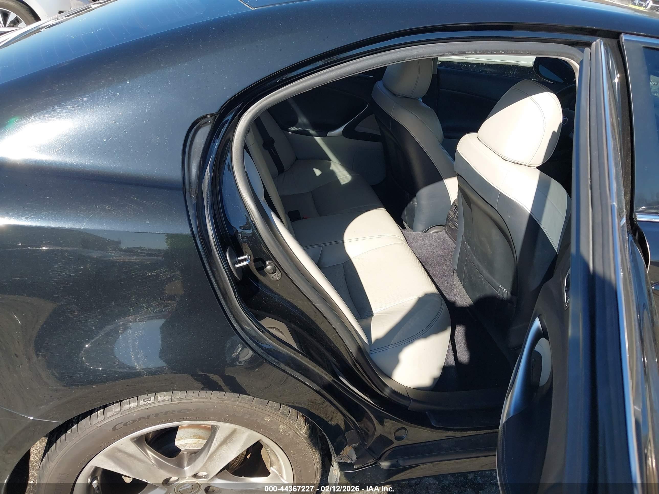 LEXUS IS image 8