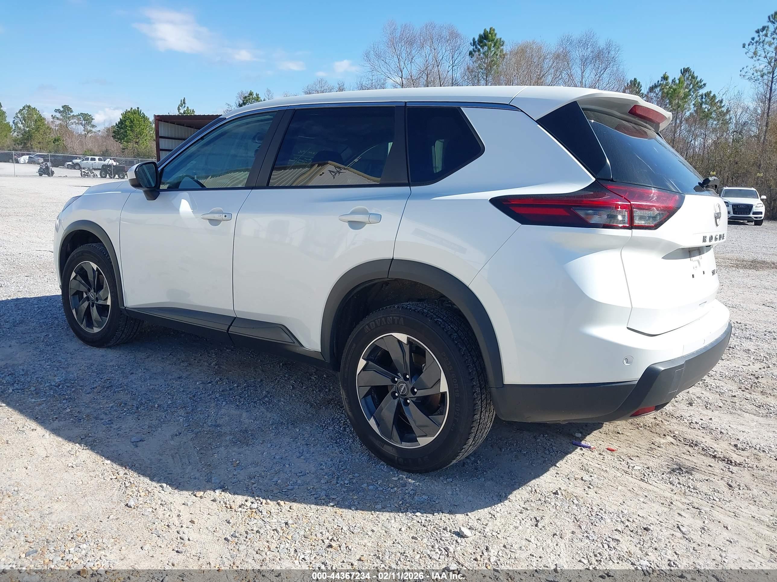 NISSAN ROGUE image 3