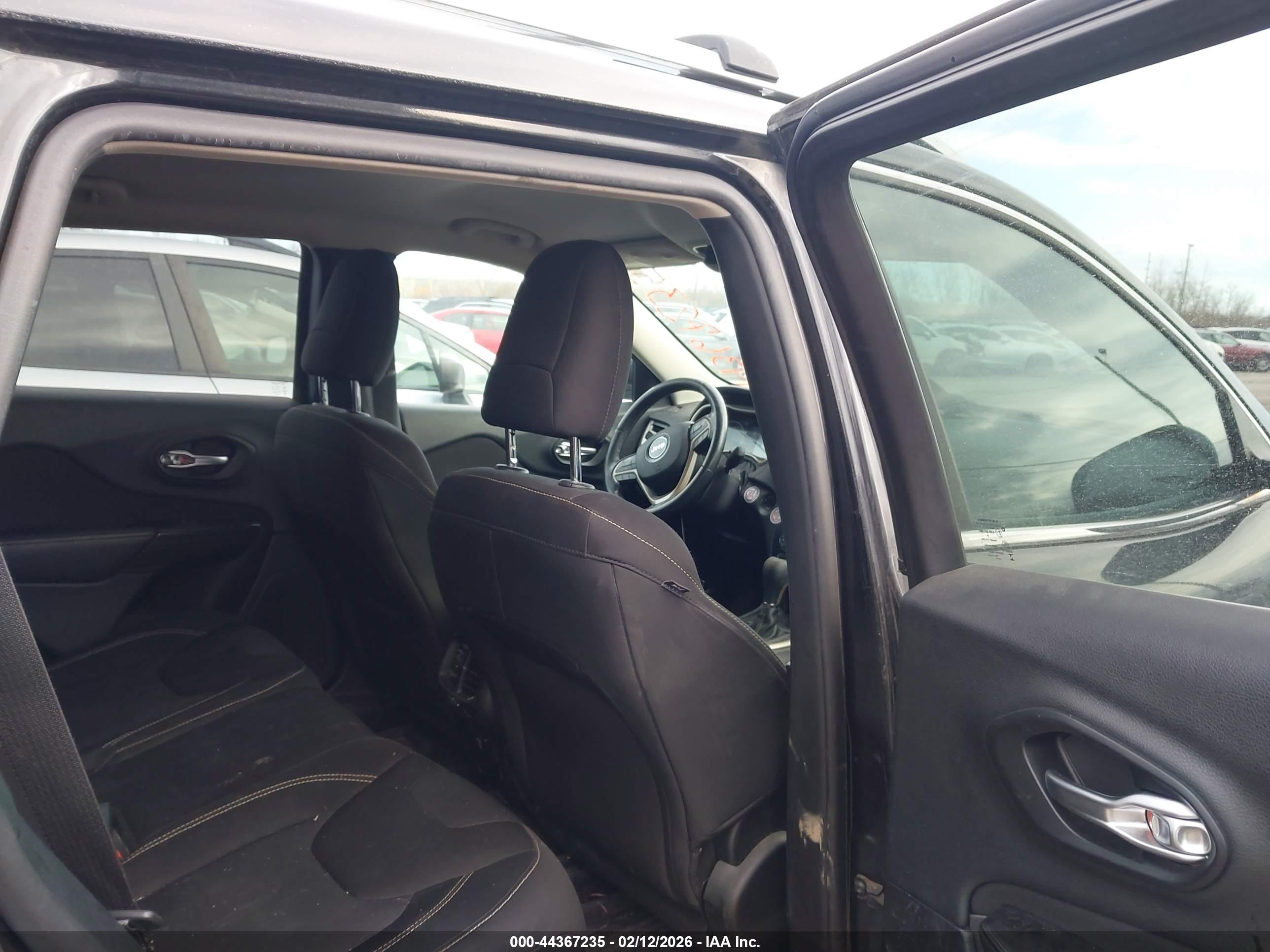 JEEP CHEROKEE image 8