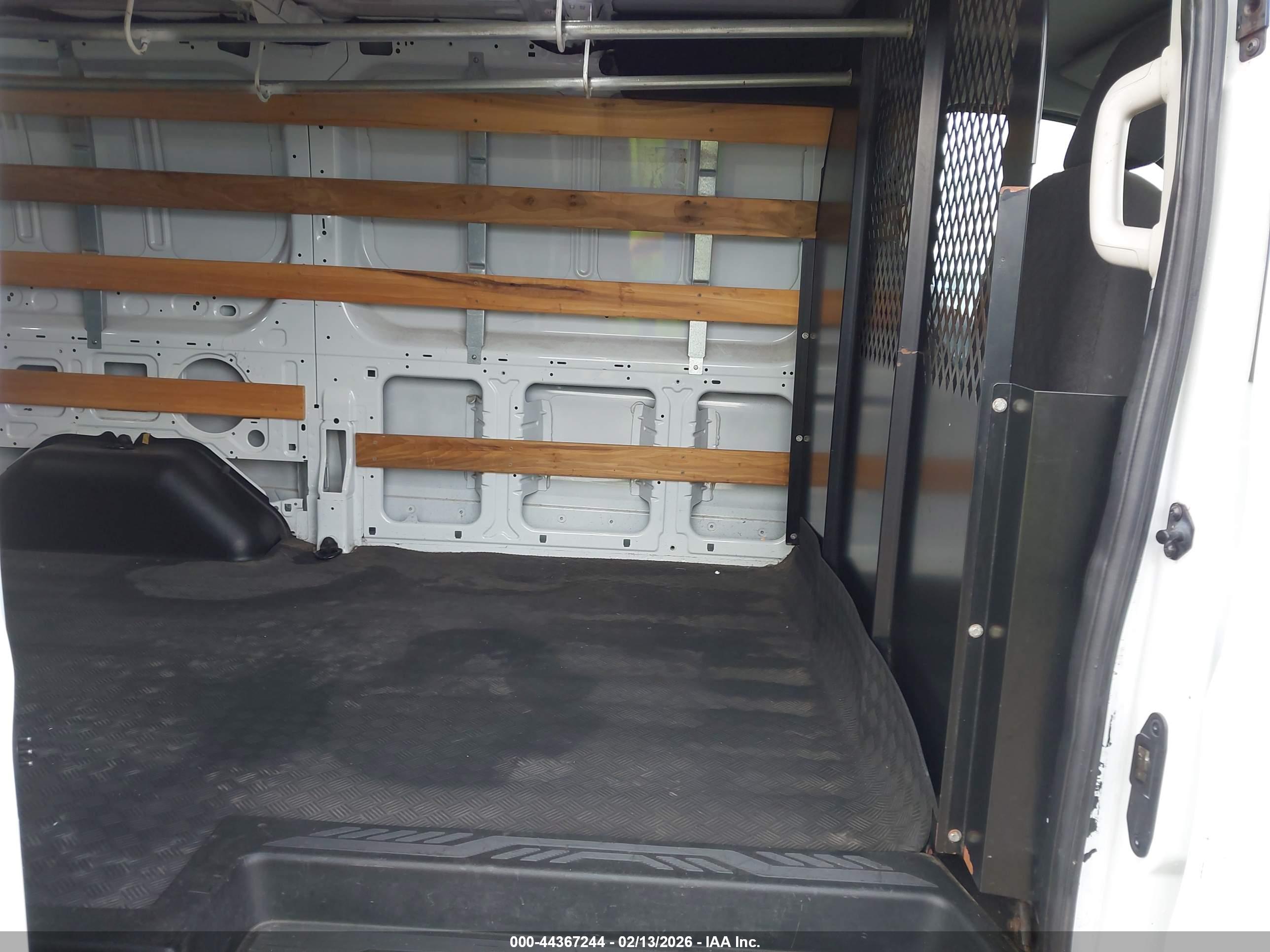 FORD TRANSIT-250 image 8