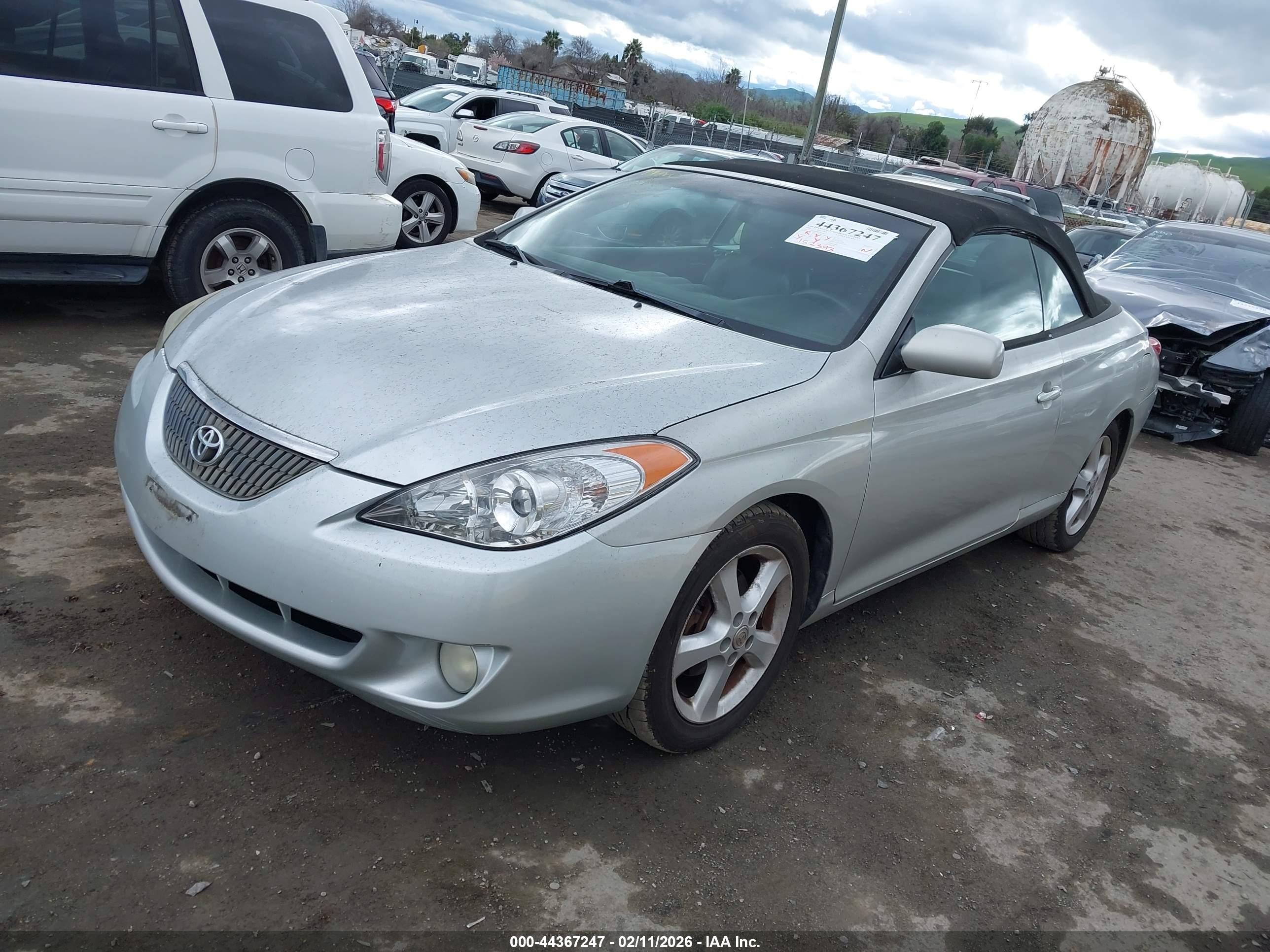 TOYOTA CAMRY image 2