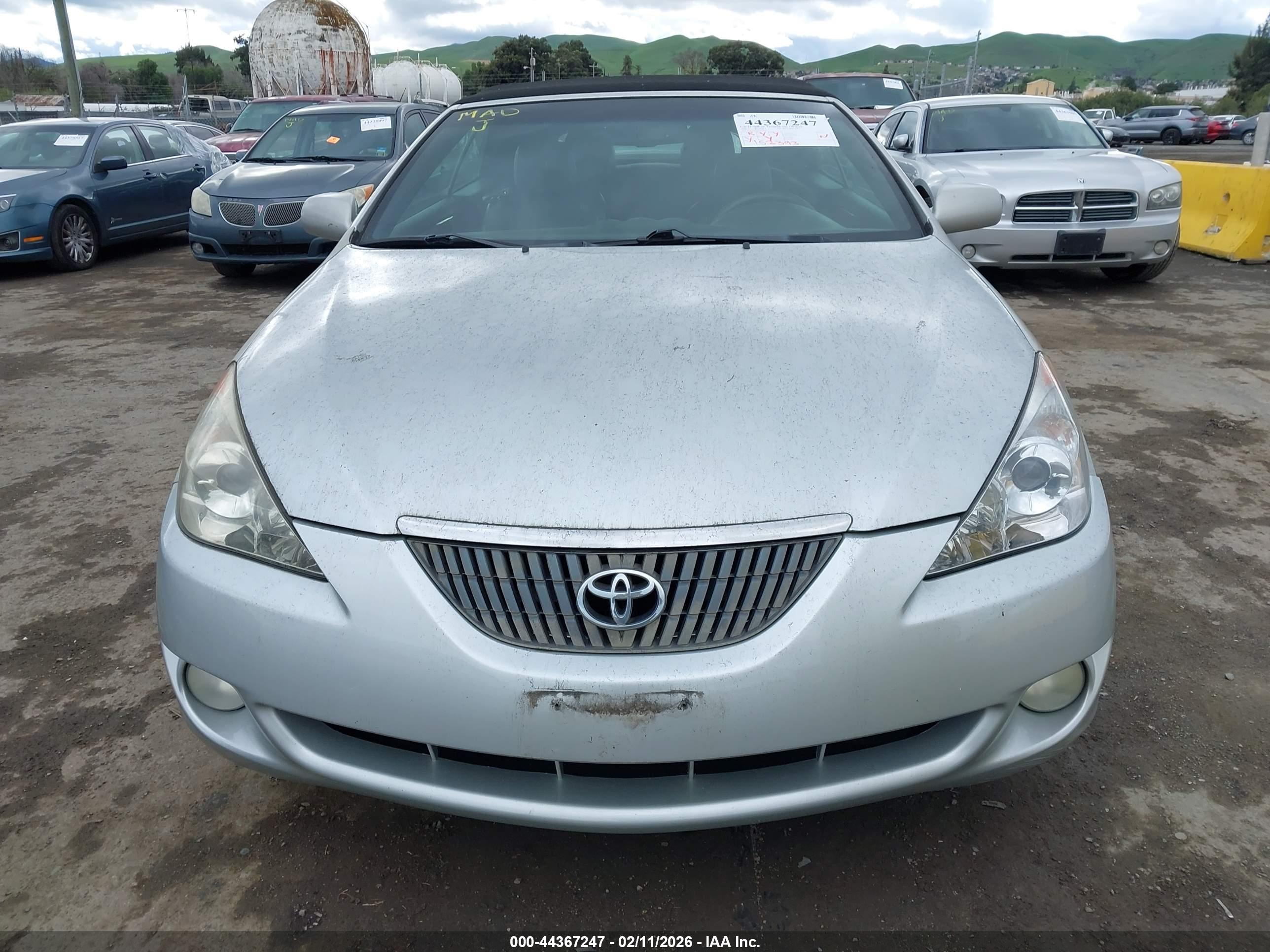 TOYOTA CAMRY image 6