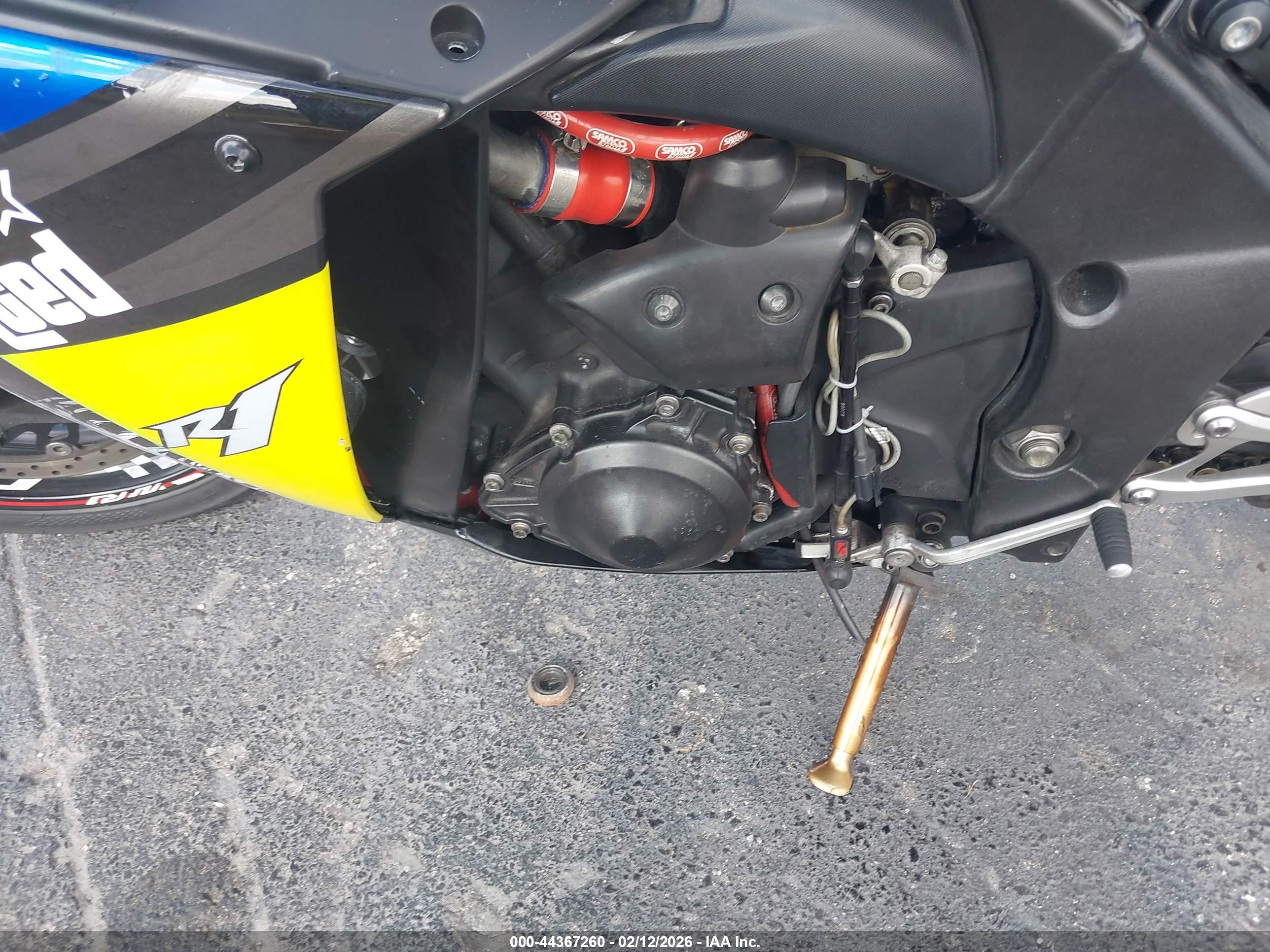YAMAHA YZFR1 image 9