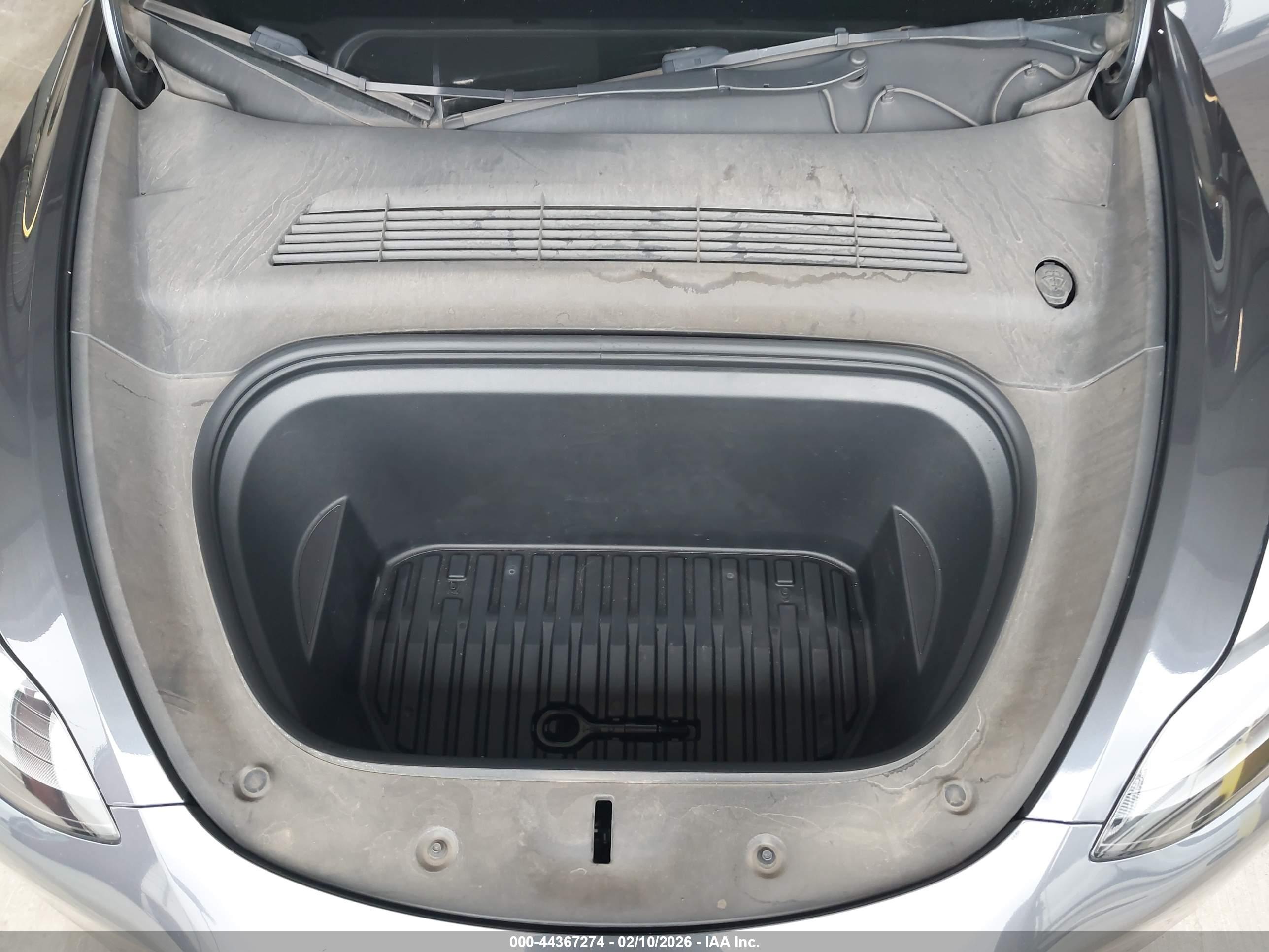 TESLA MODEL image 10