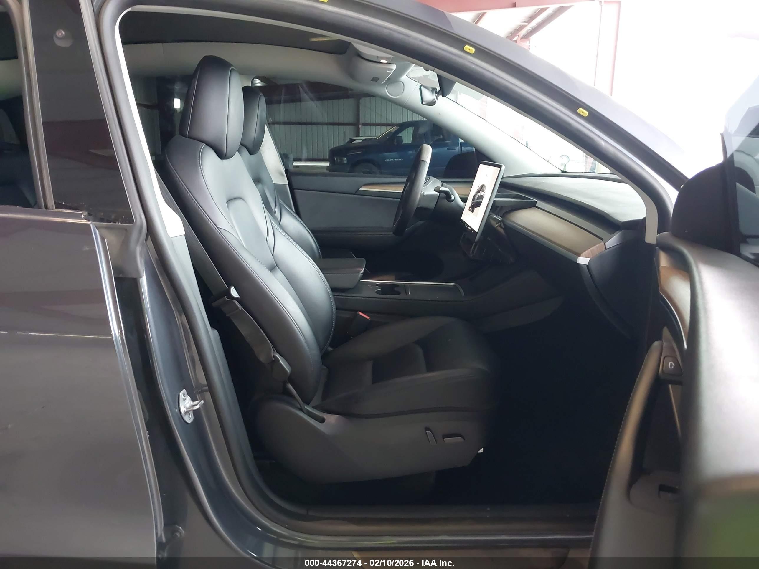 TESLA MODEL image 5