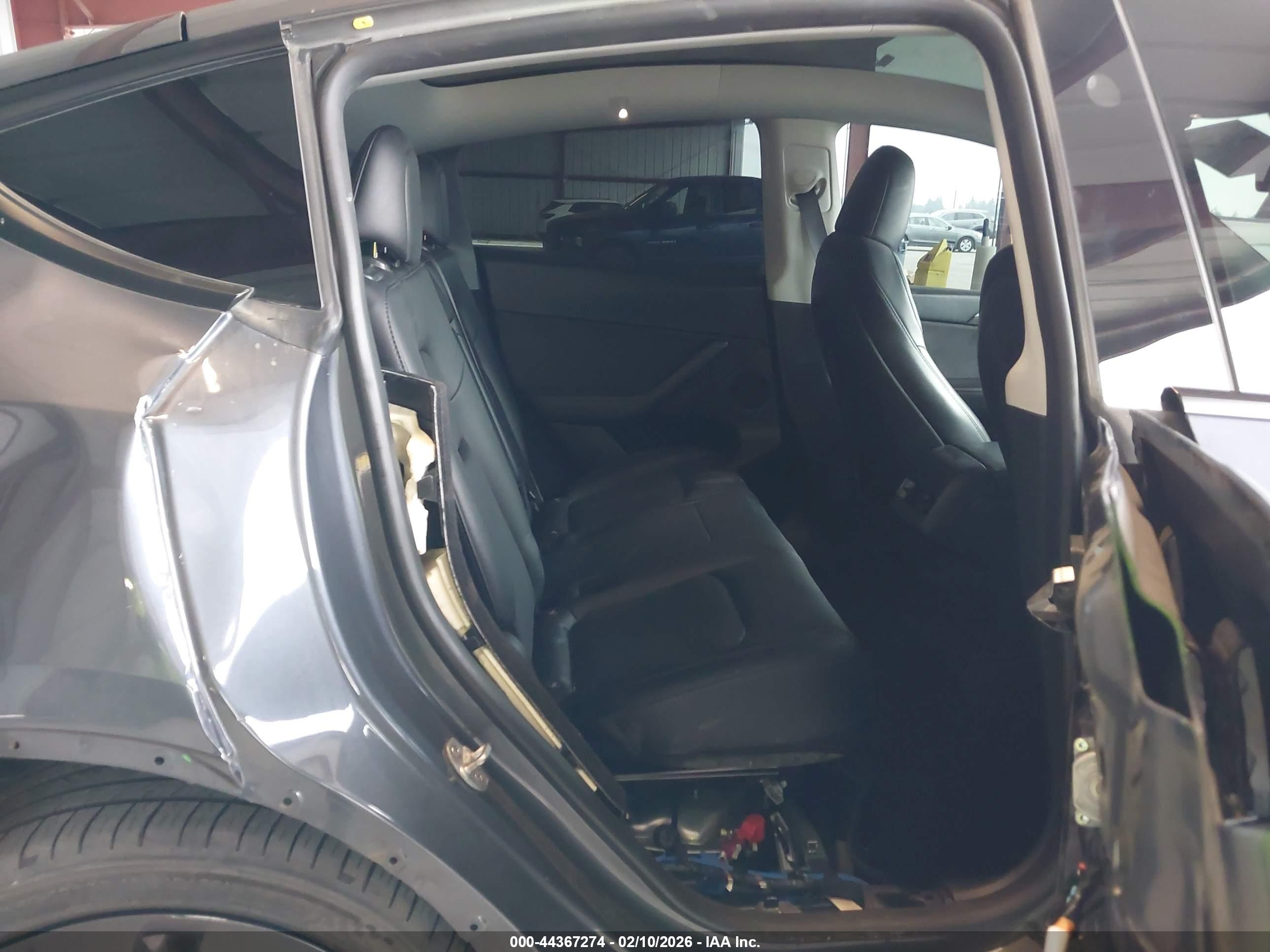 TESLA MODEL image 8