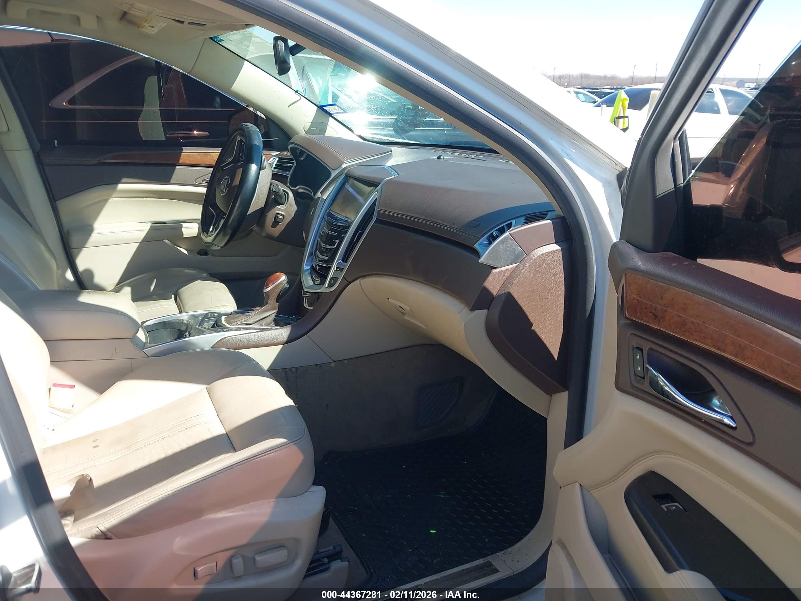 CADILLAC SRX image 5