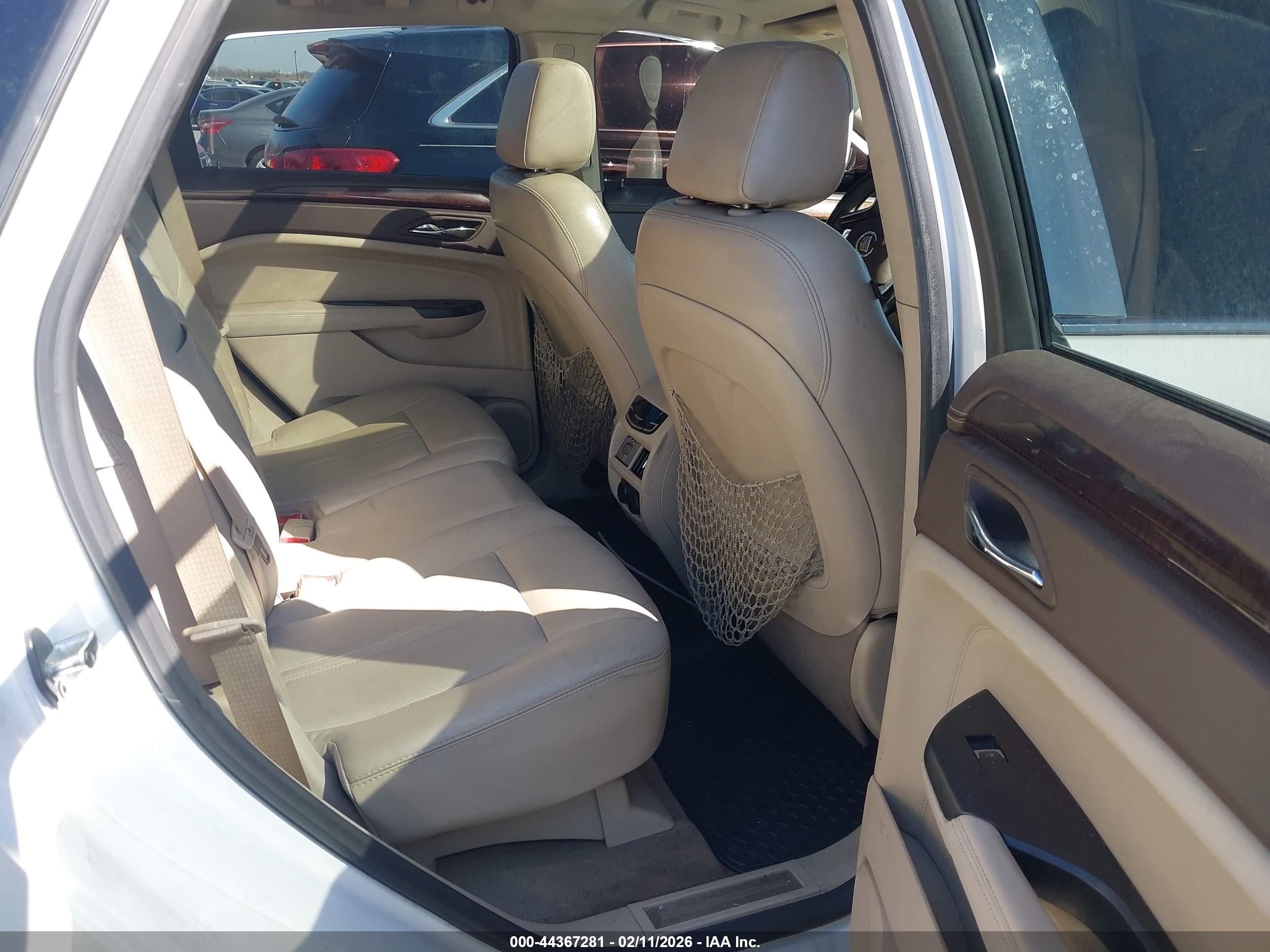 CADILLAC SRX image 8