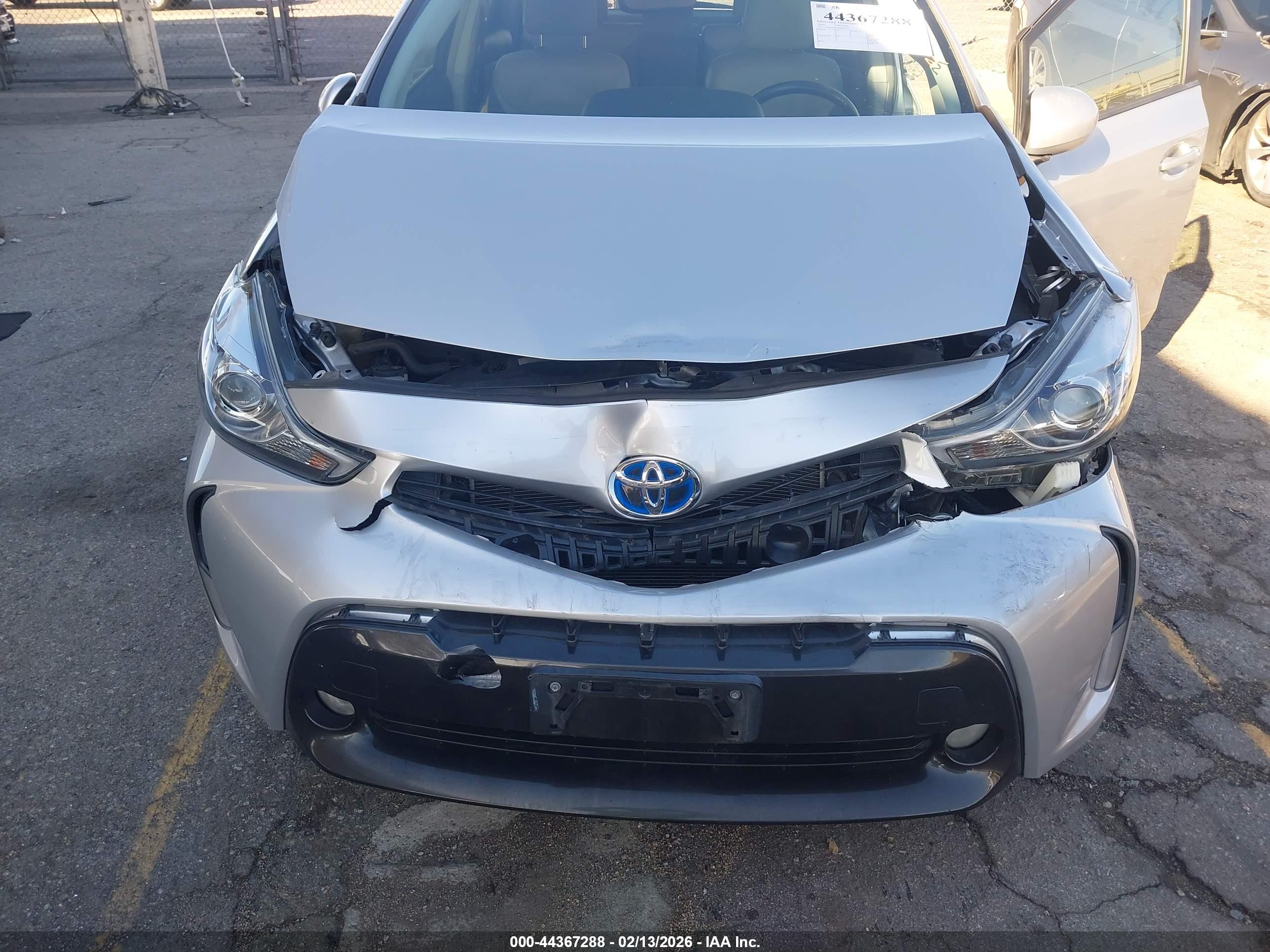 TOYOTA PRIUS image 6