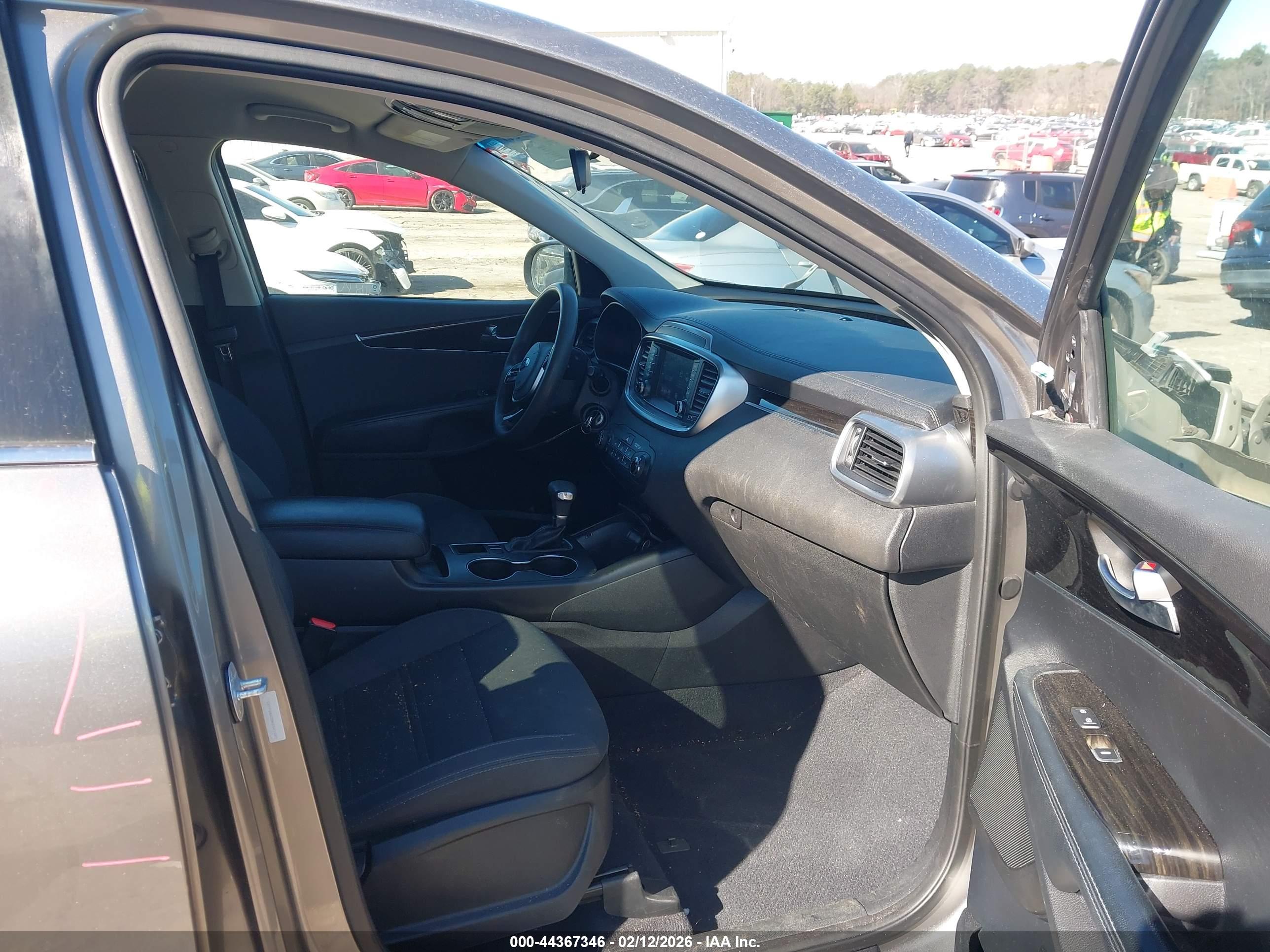 KIA SORENTO image 5