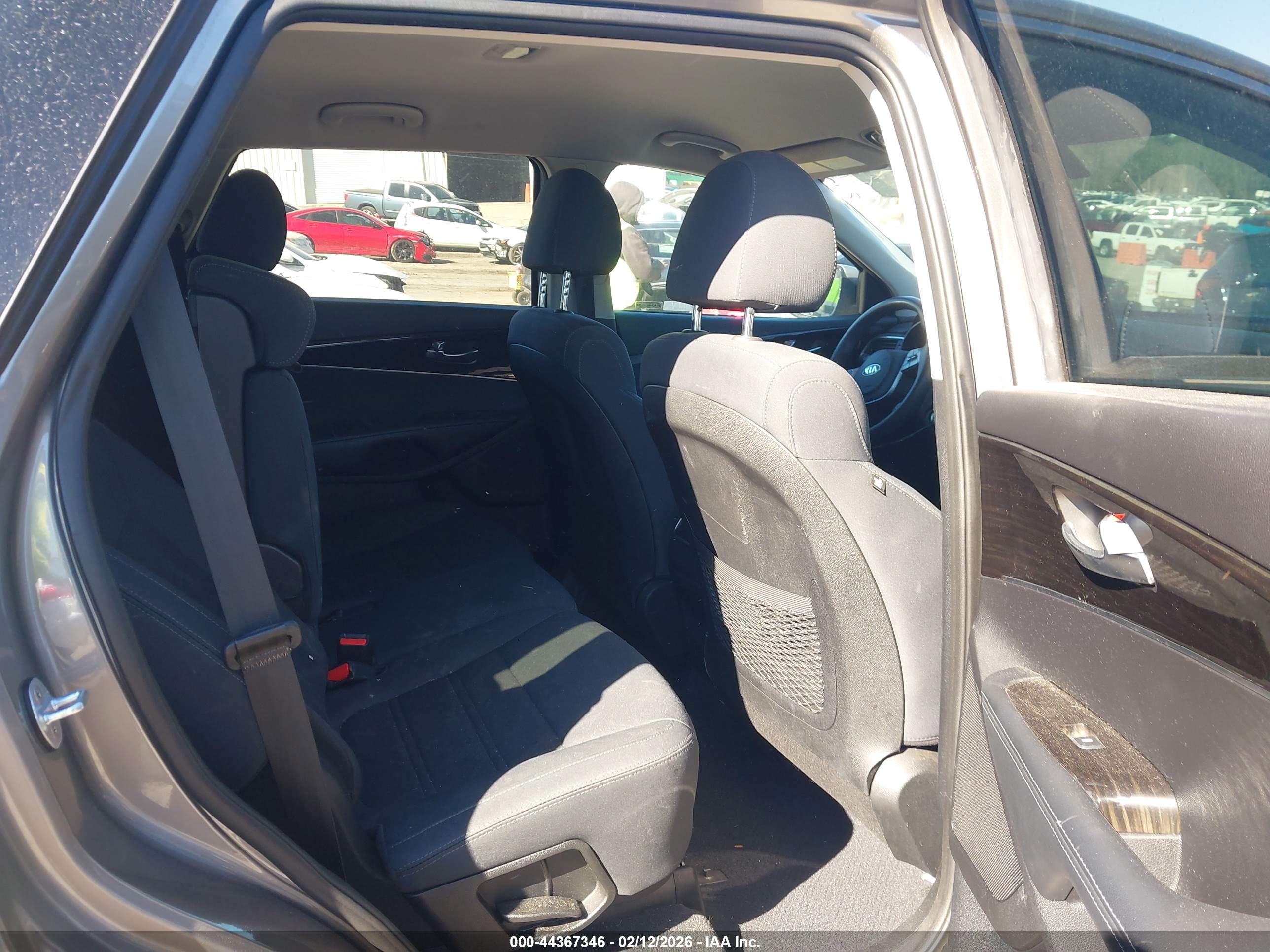 KIA SORENTO image 8