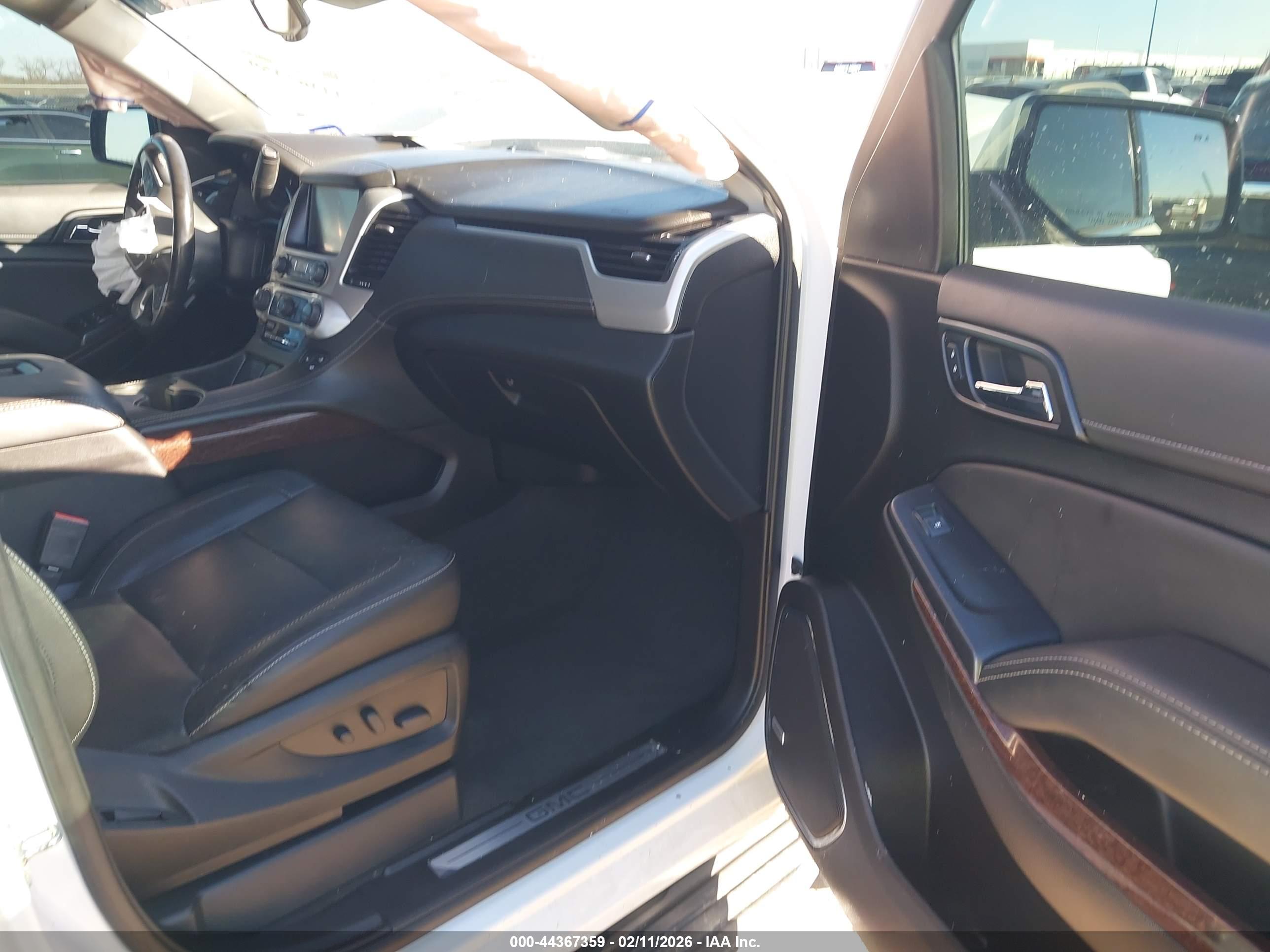 GMC YUKON image 5