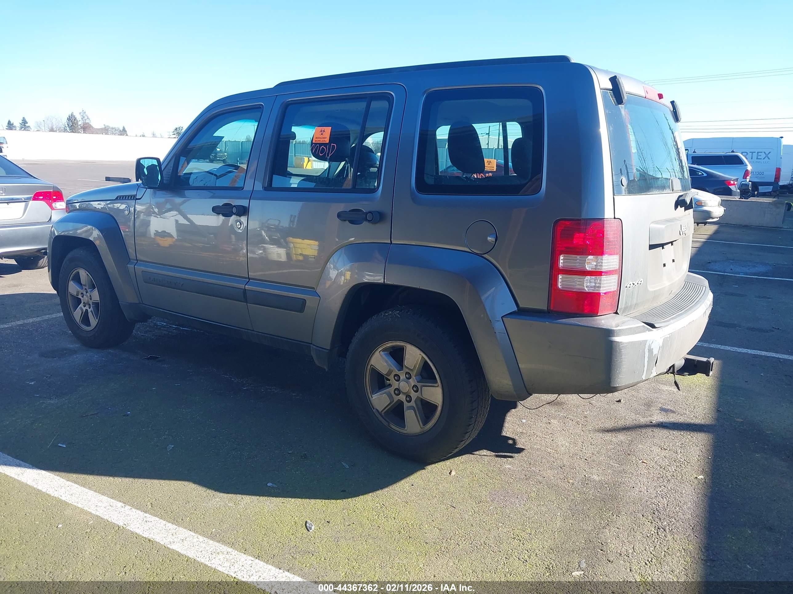 JEEP LIBERTY image 3