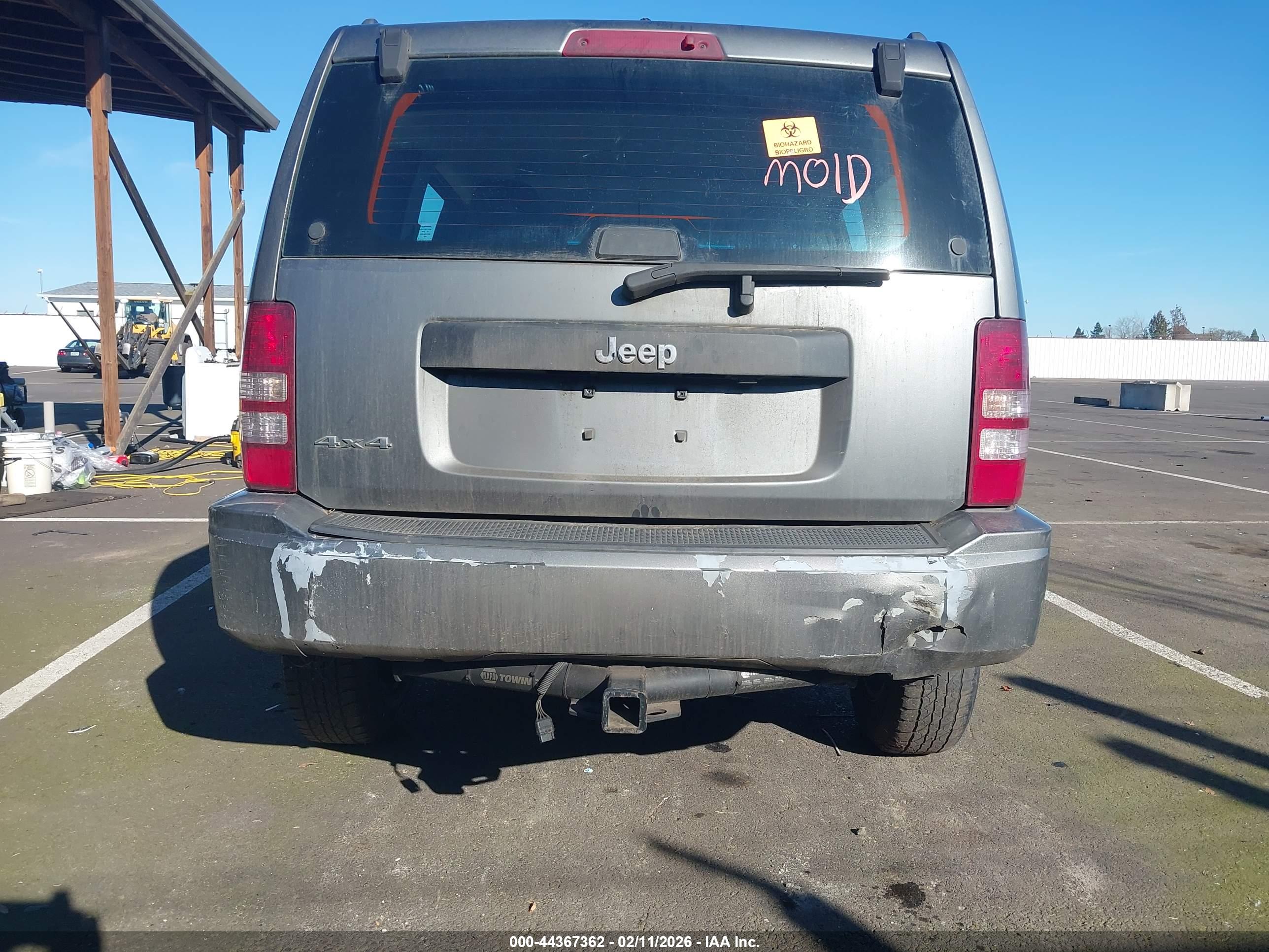 JEEP LIBERTY image 6